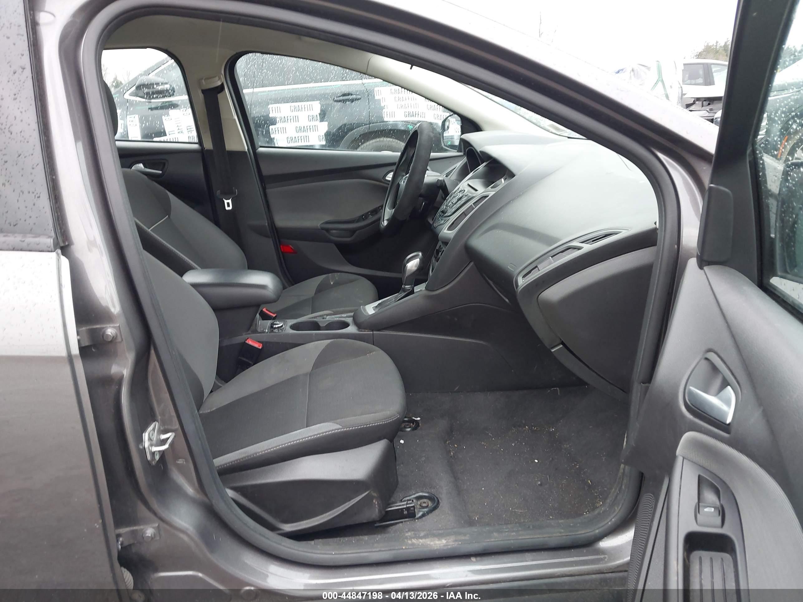 FORD FOCUS image 5