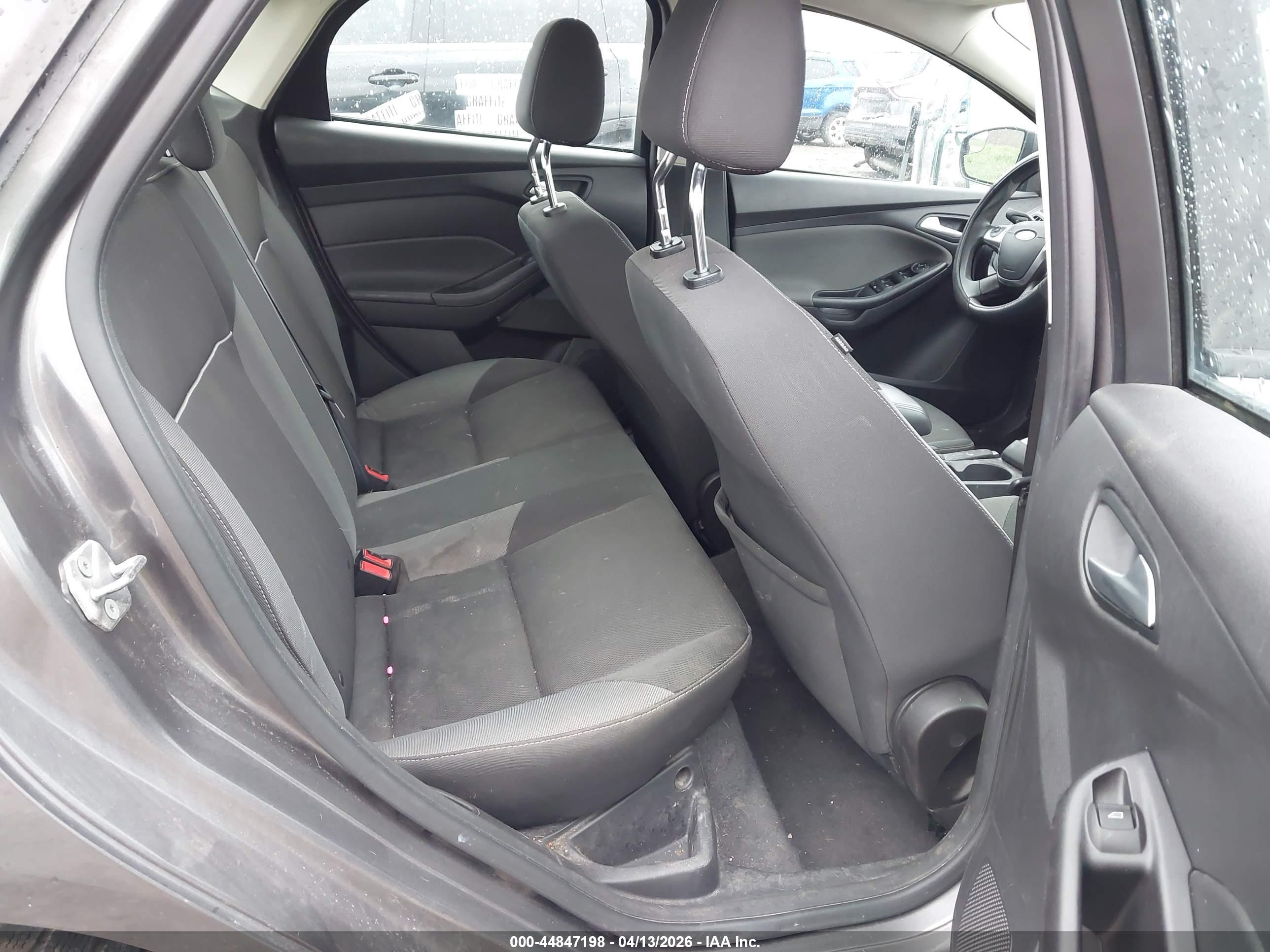 FORD FOCUS image 8