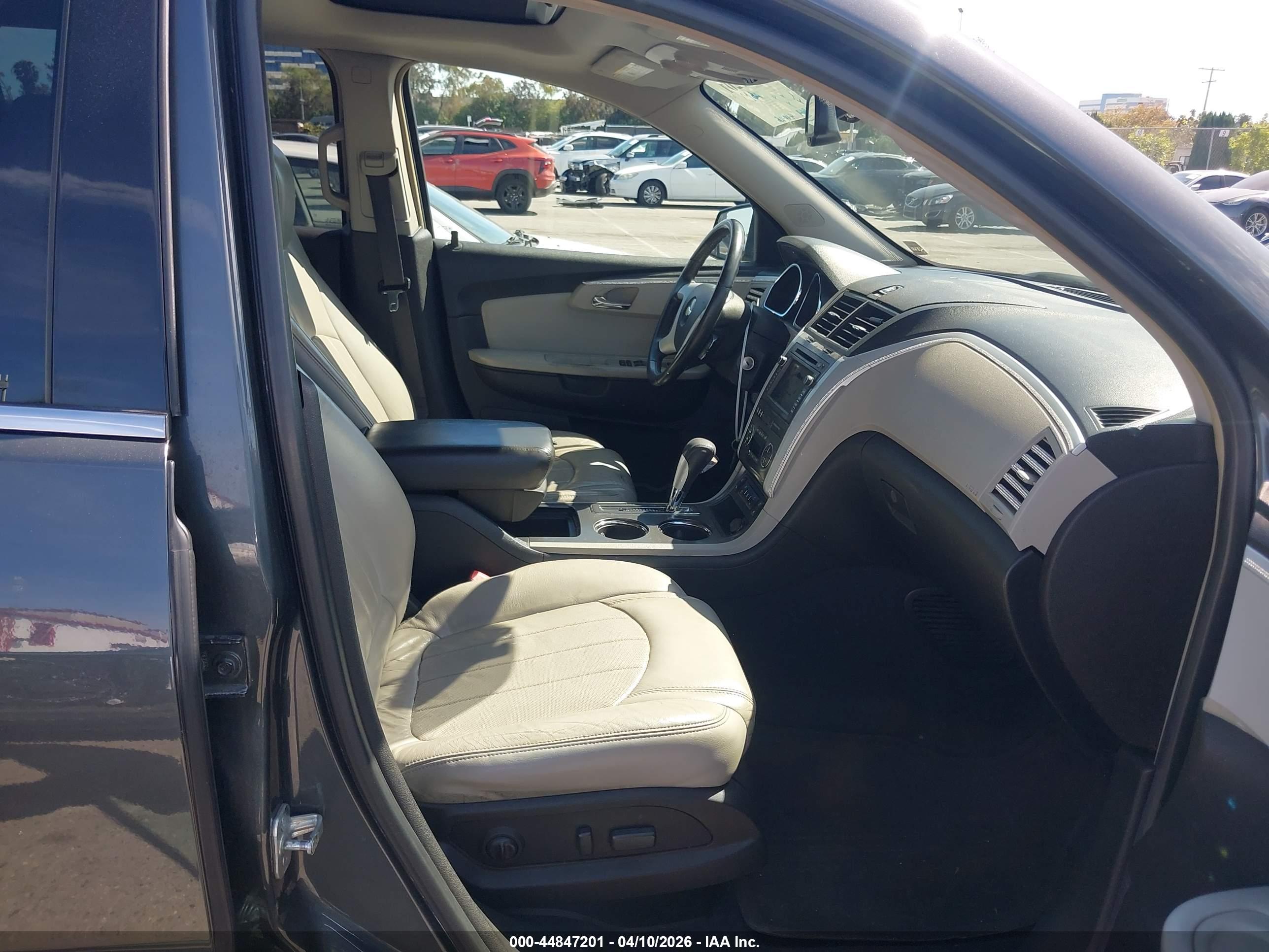 CHEVROLET TRAVERSE image 5
