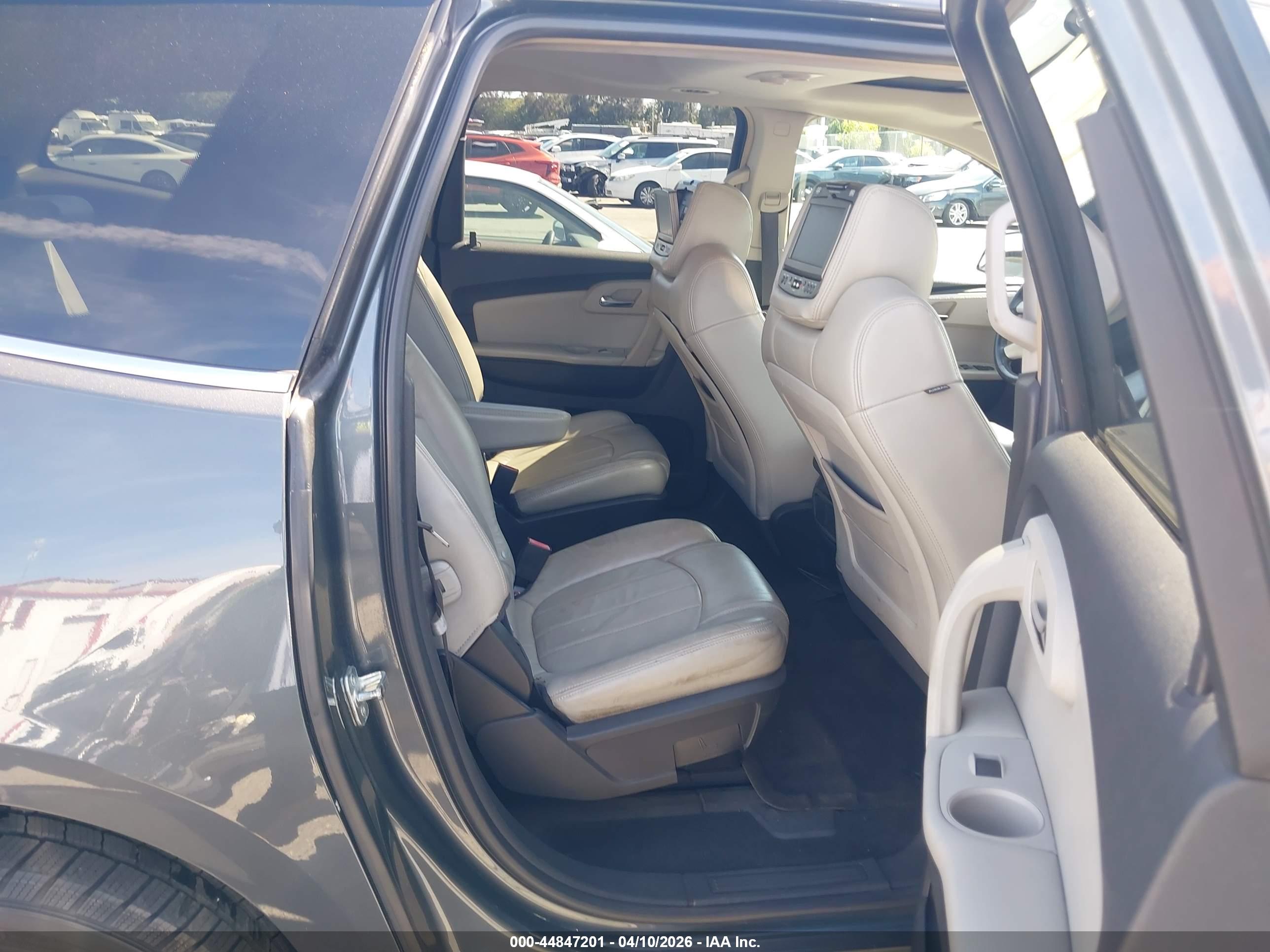 CHEVROLET TRAVERSE image 8