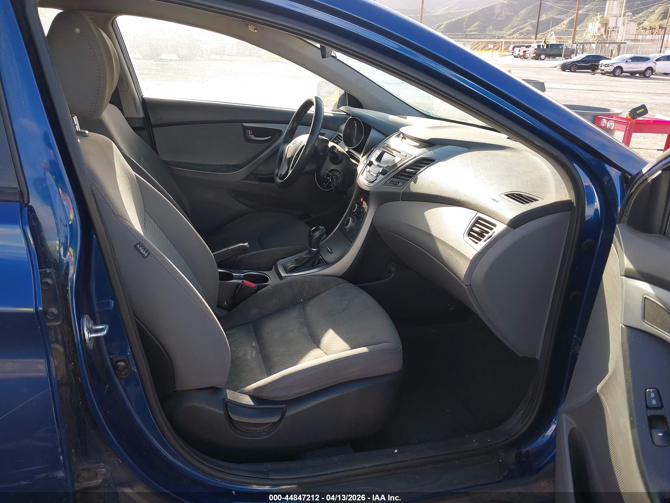 HYUNDAI ELANTRA image 5