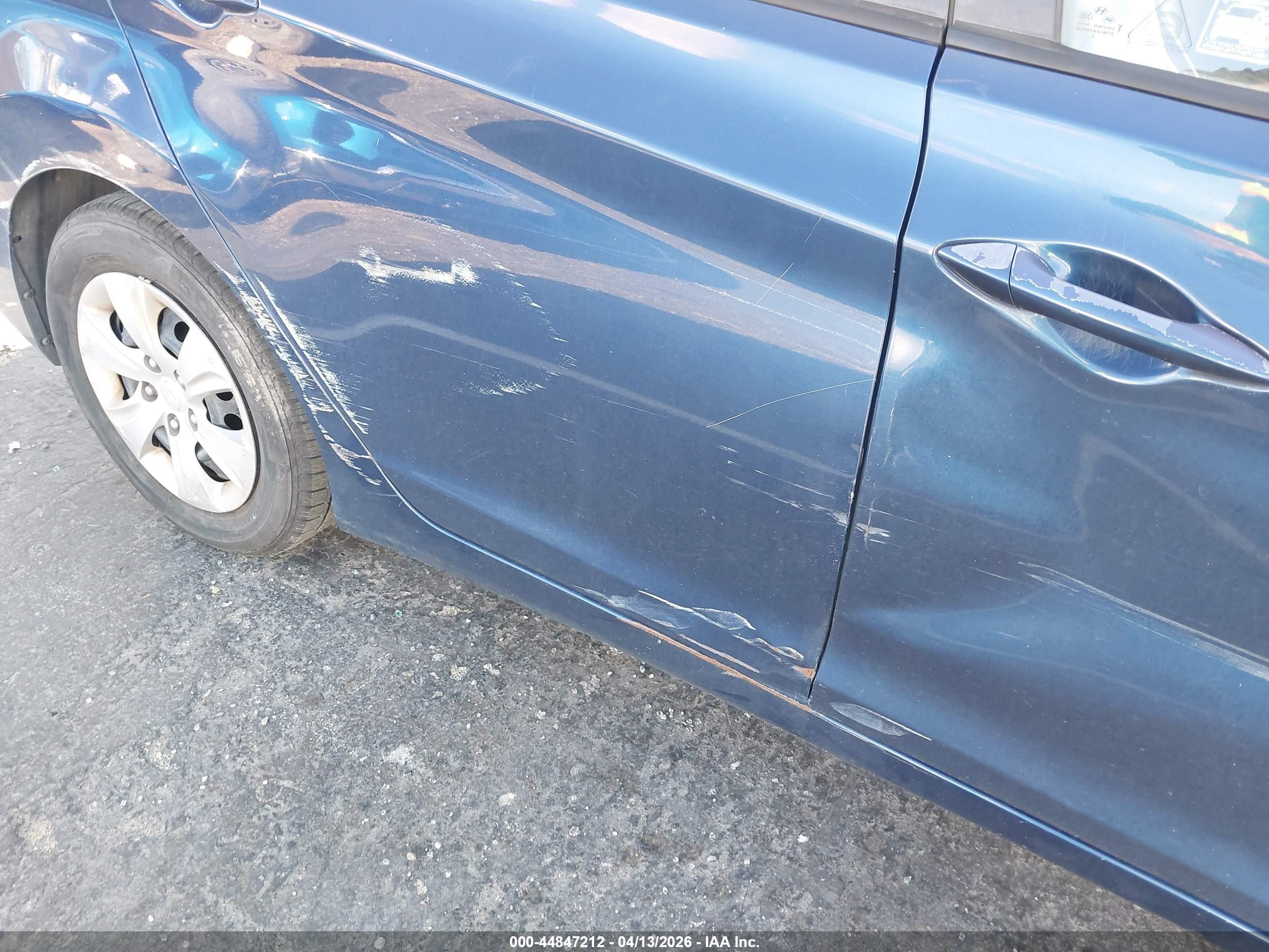 HYUNDAI ELANTRA image 6