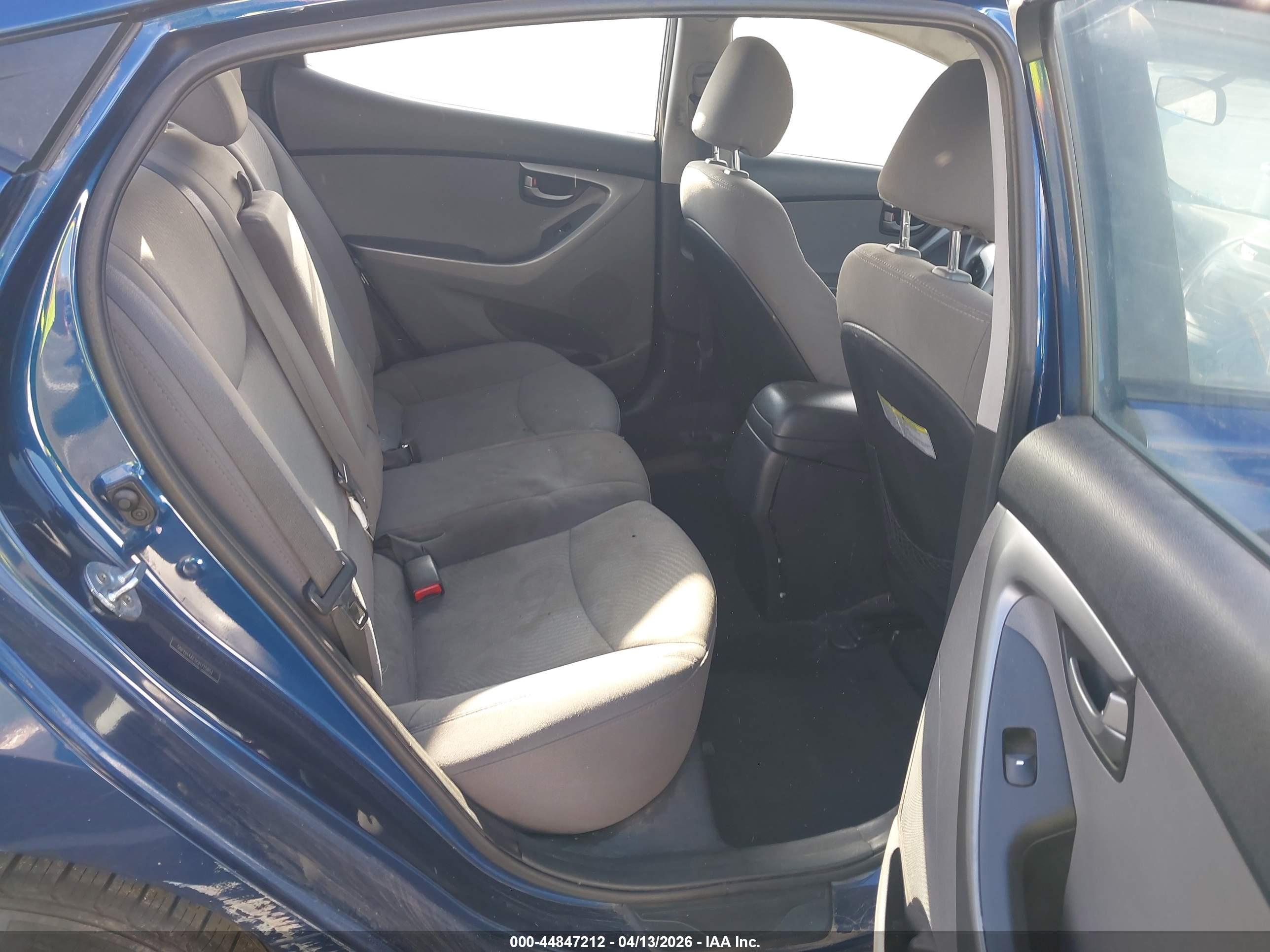 HYUNDAI ELANTRA image 8