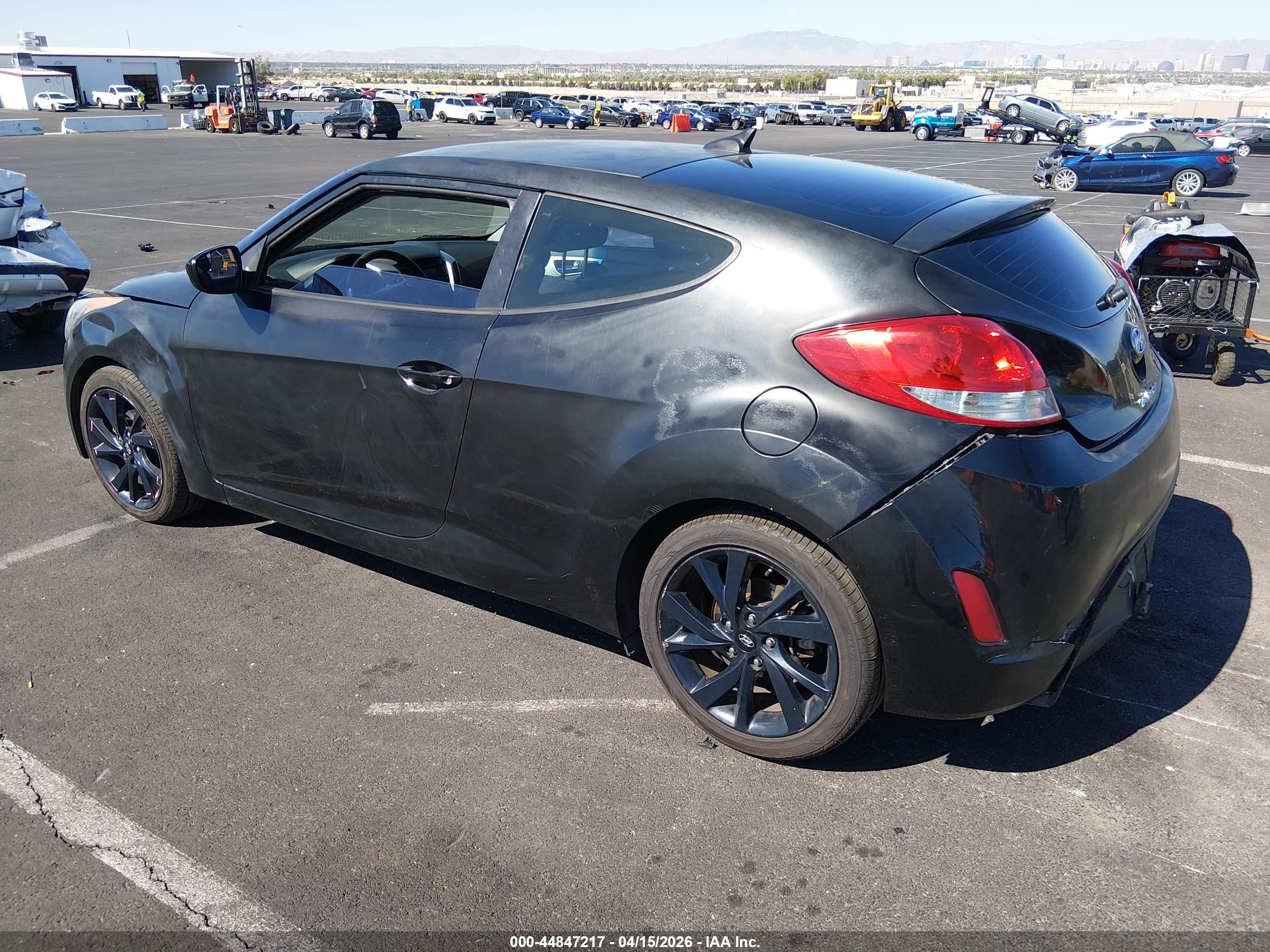 HYUNDAI VELOSTER image 3