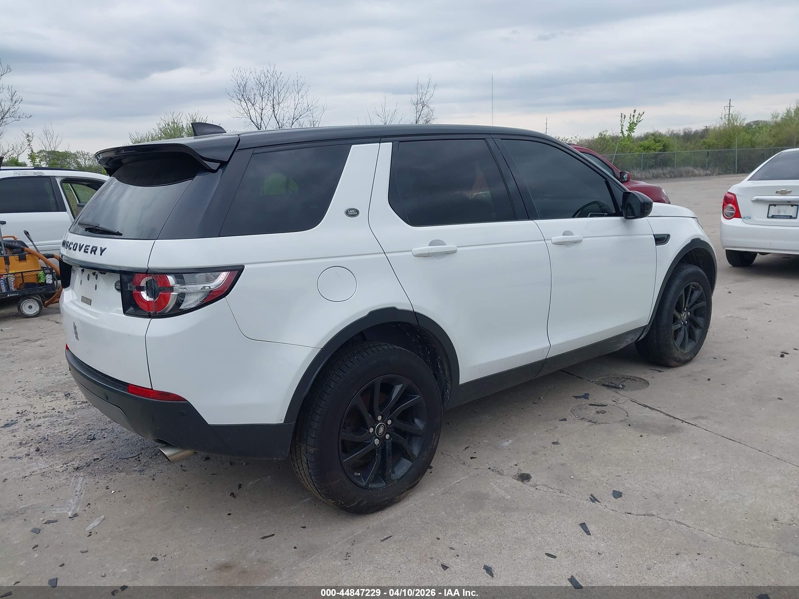 LAND ROVER image 4