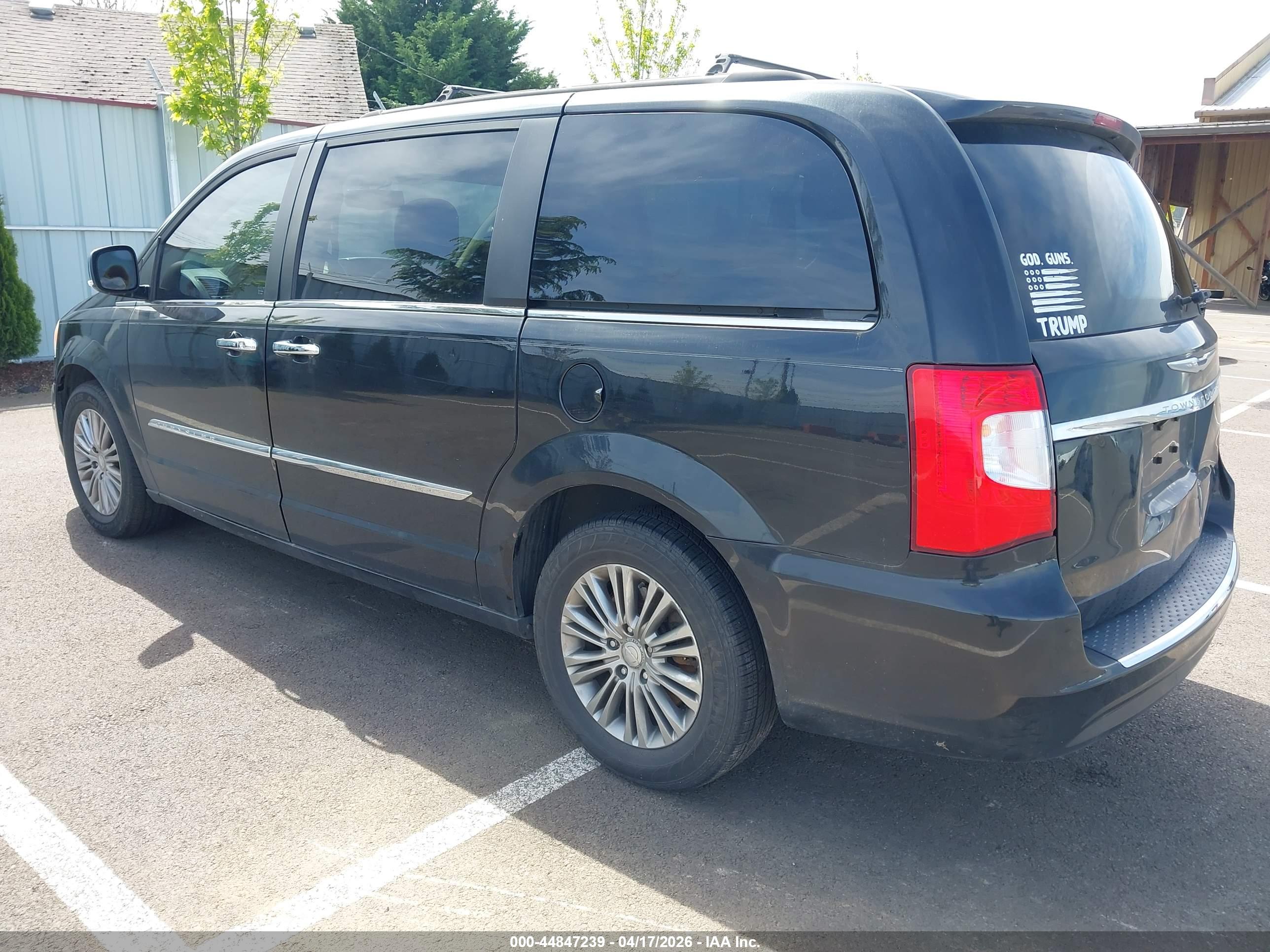 CHRYSLER TOWN image 3