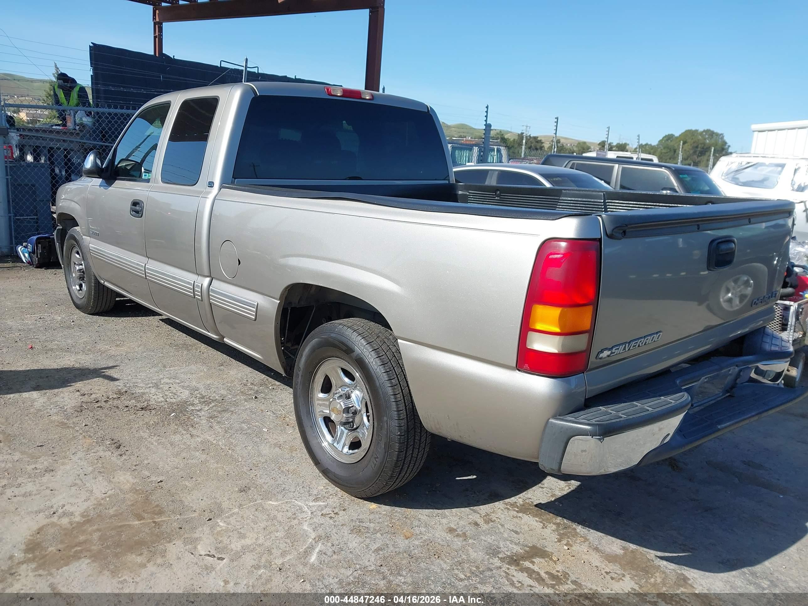 CHEVROLET SILVERADO image 3