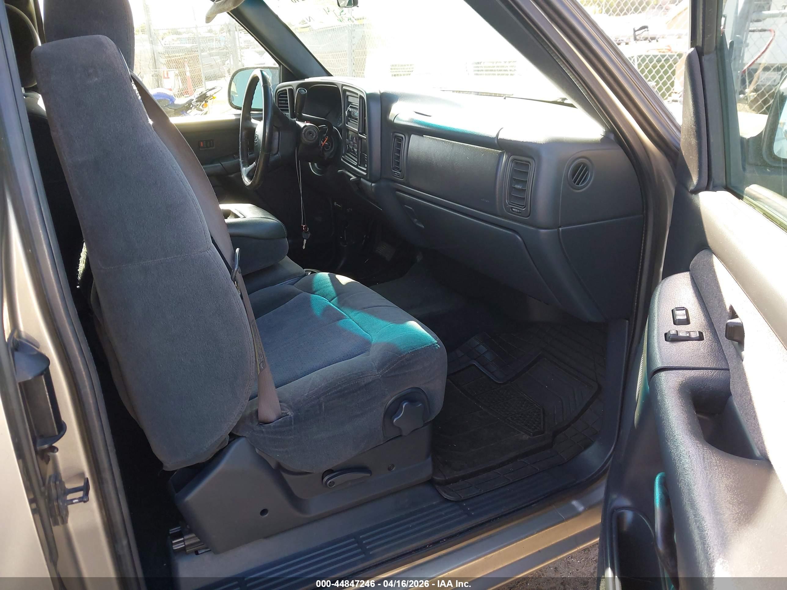 CHEVROLET SILVERADO image 5