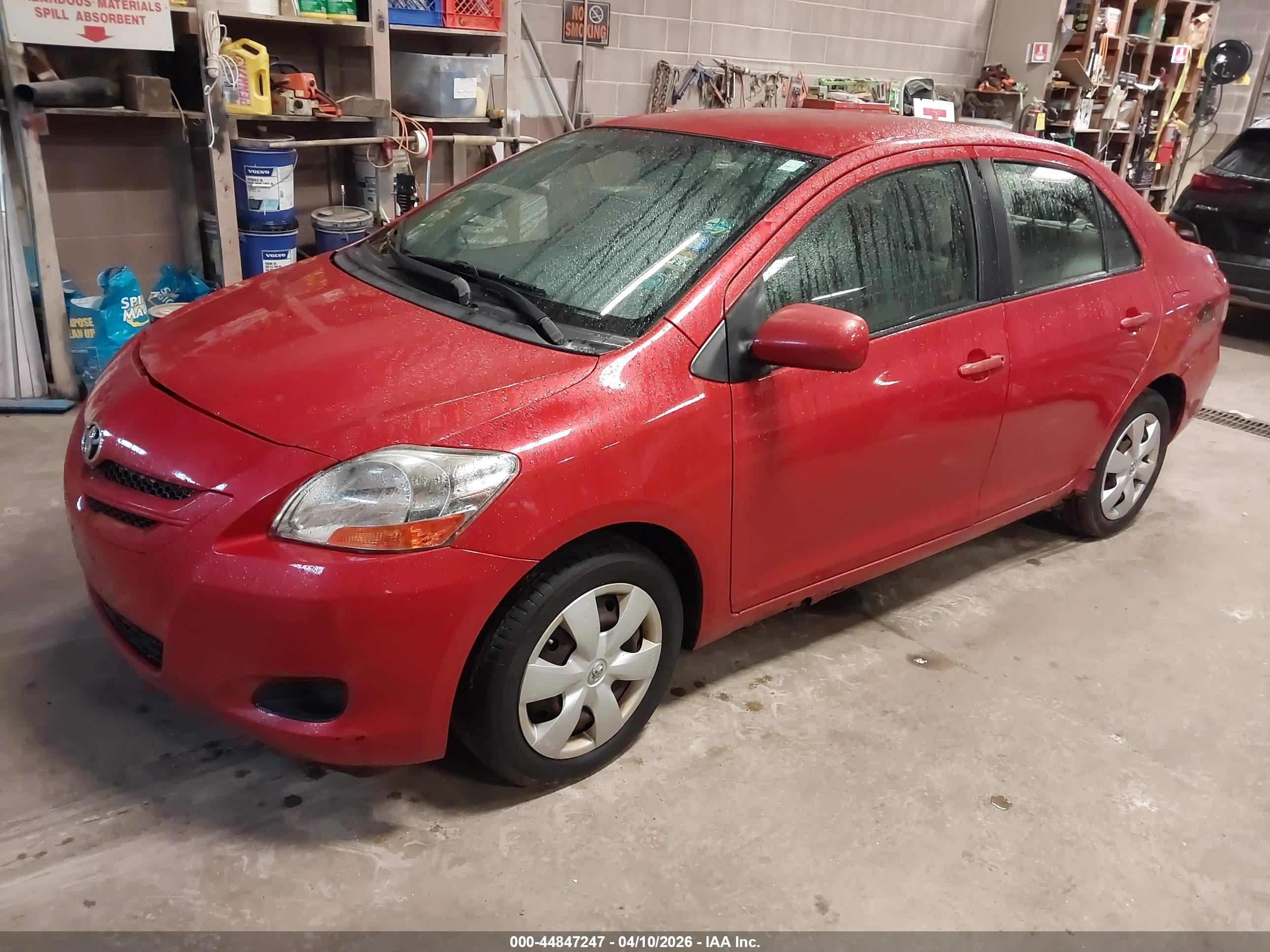 TOYOTA YARIS image 2