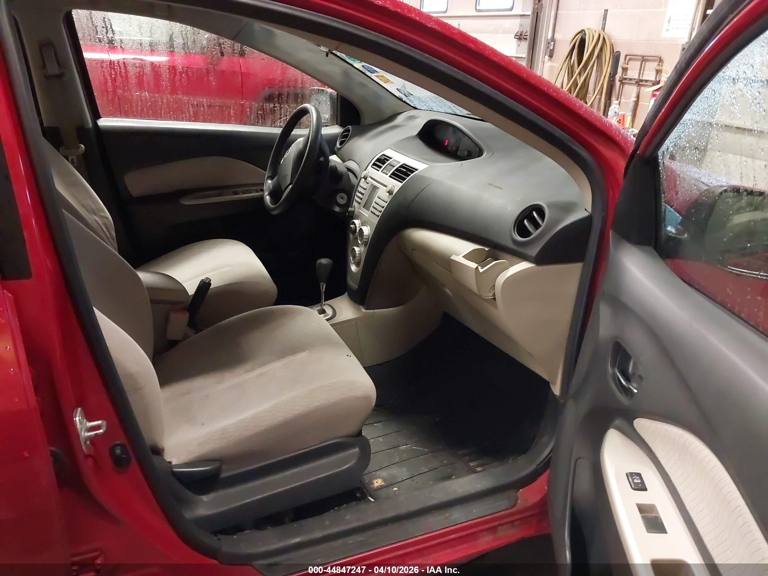 TOYOTA YARIS image 5