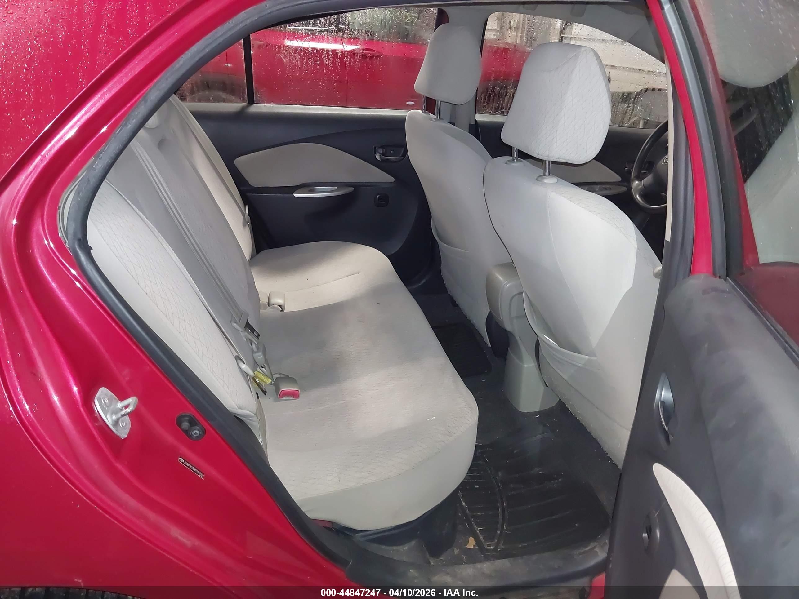 TOYOTA YARIS image 8