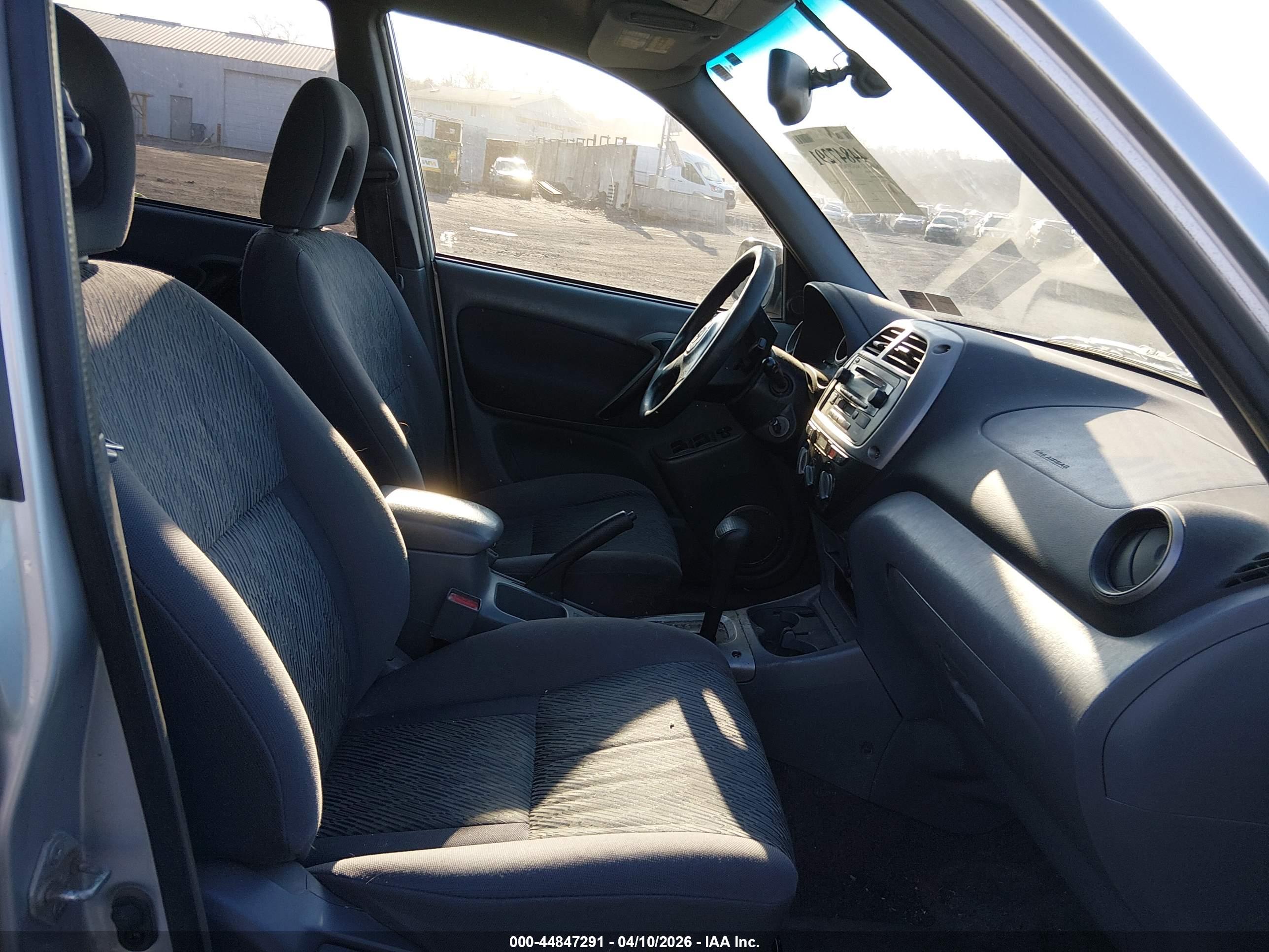 TOYOTA RAV4 image 5