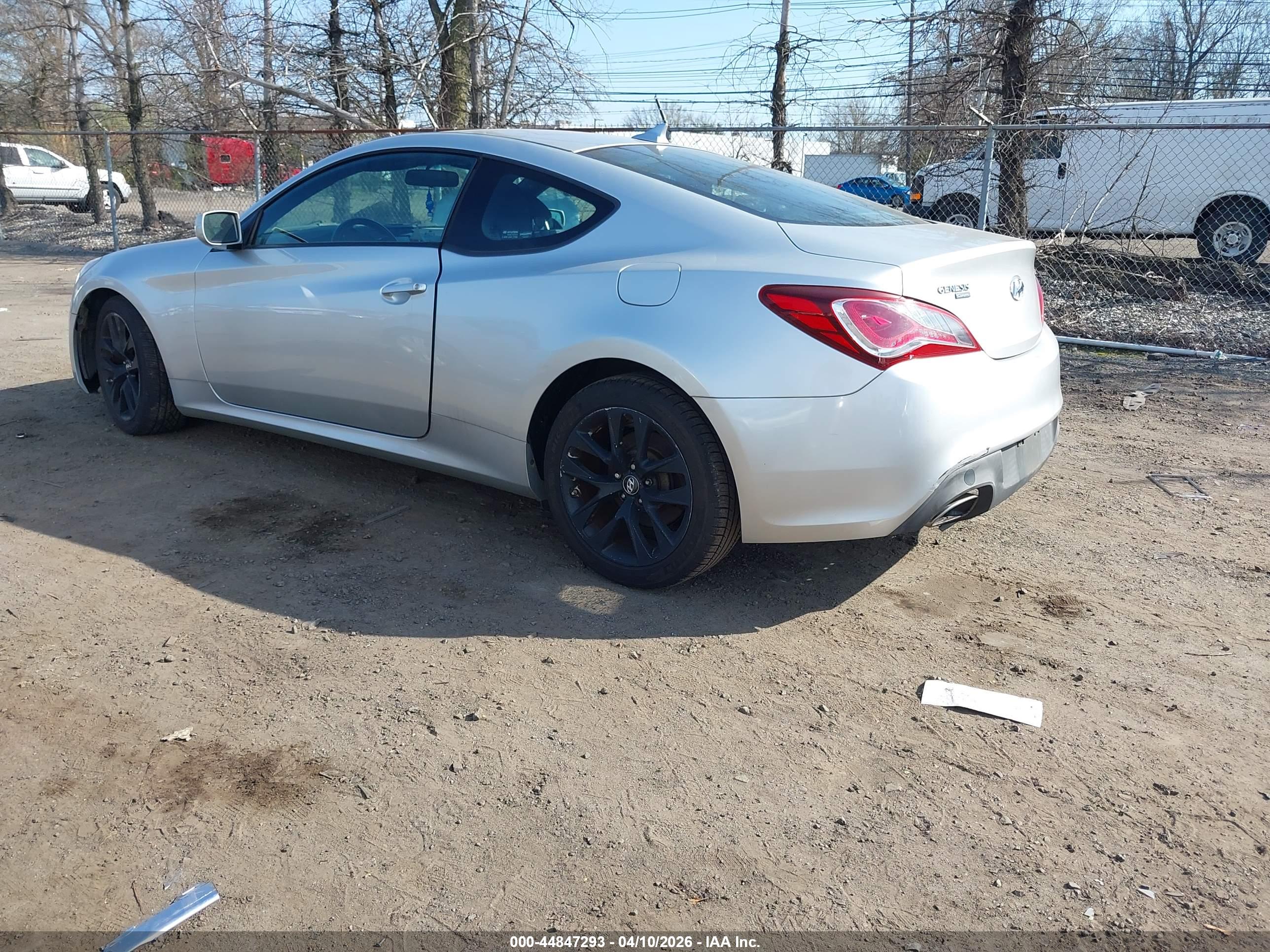 HYUNDAI GENESIS image 3