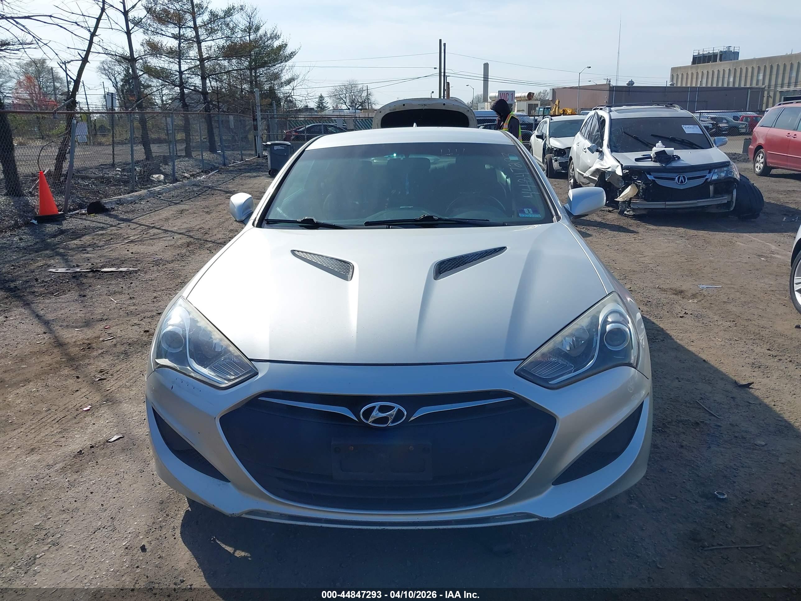 HYUNDAI GENESIS image 6