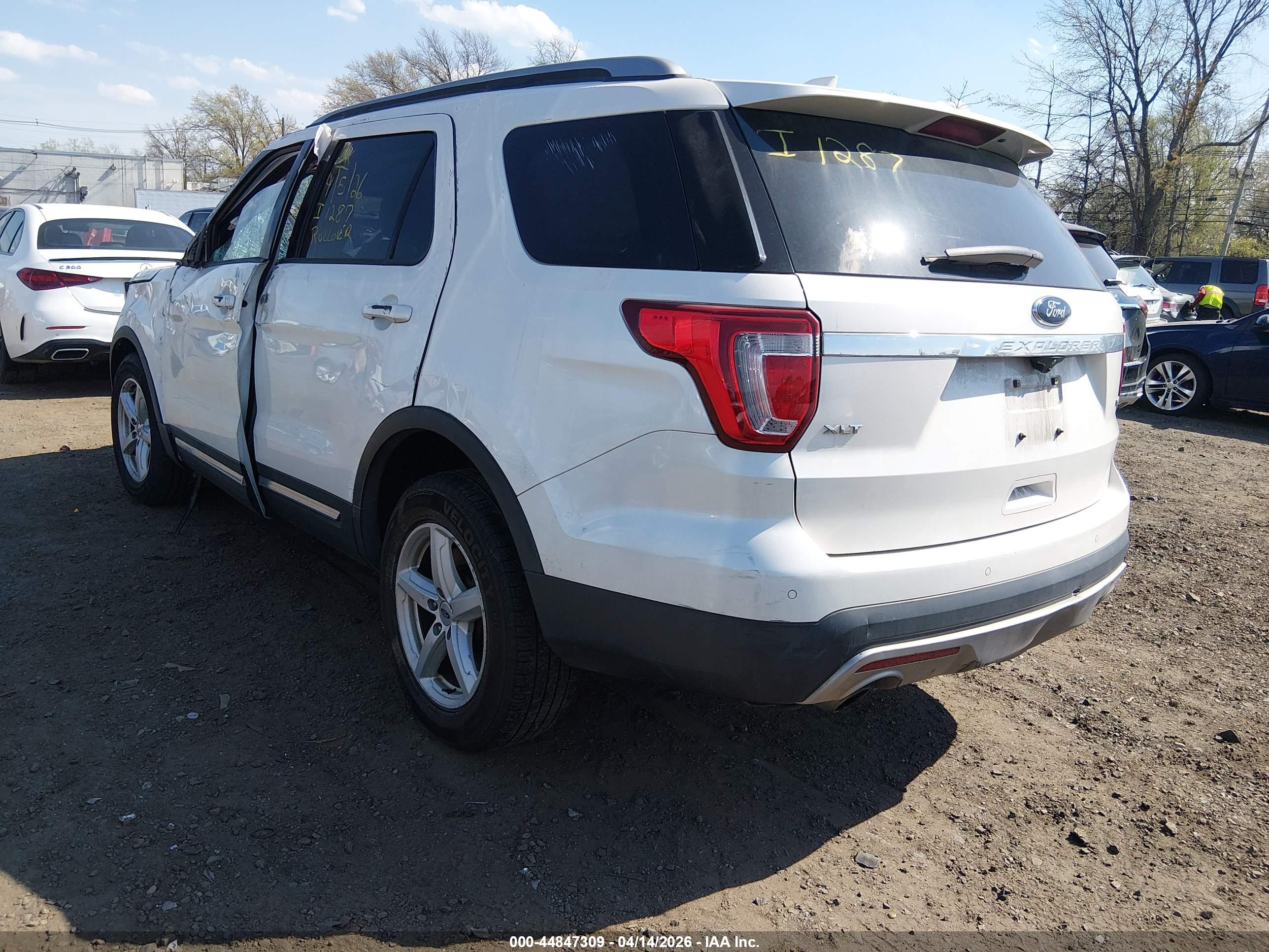 FORD EXPLORER image 3