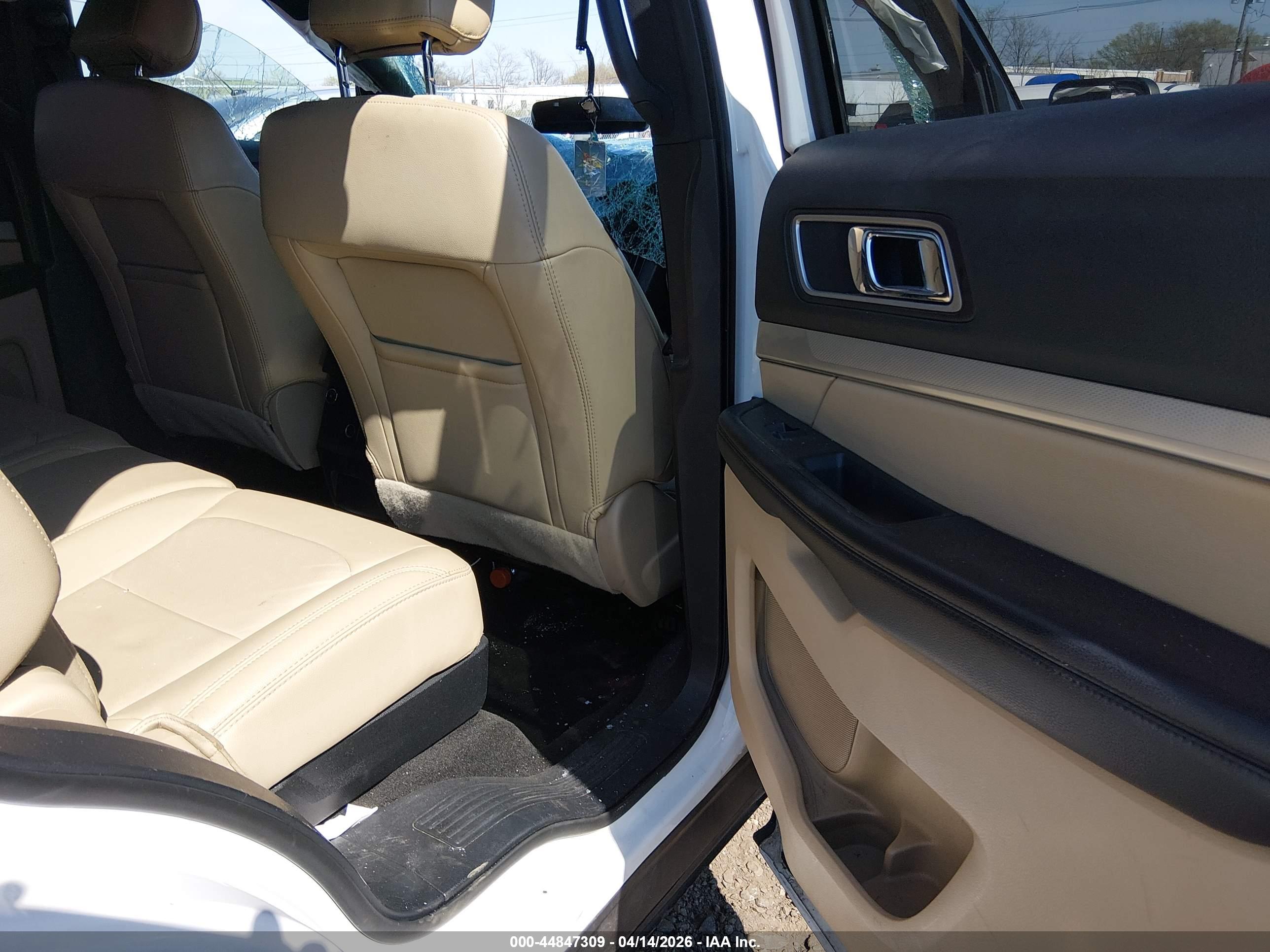 FORD EXPLORER image 8