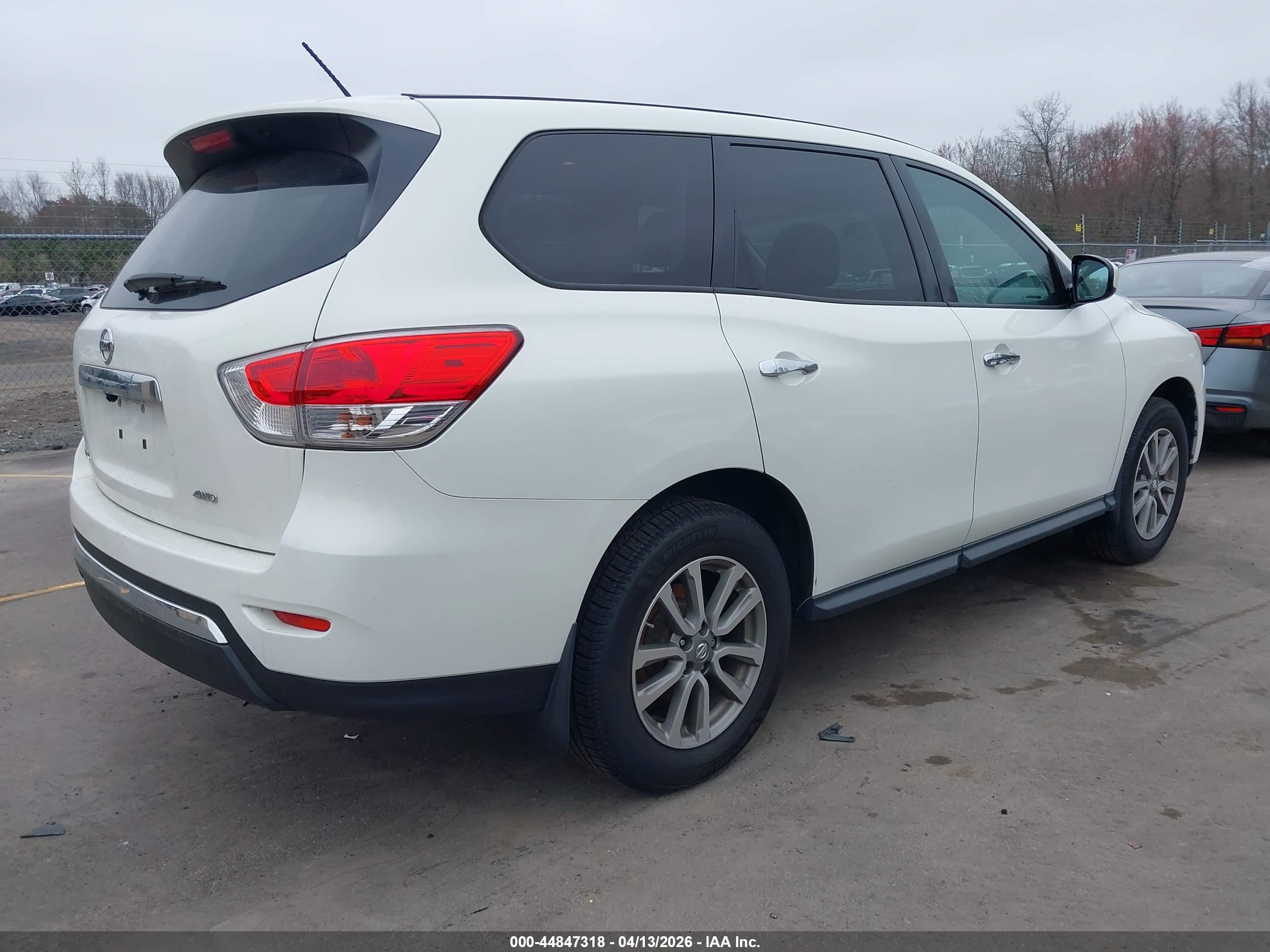 NISSAN PATHFINDER image 4