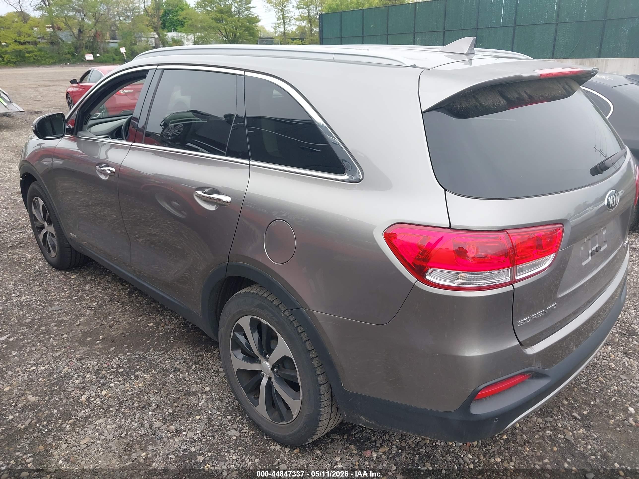 KIA SORENTO image 3