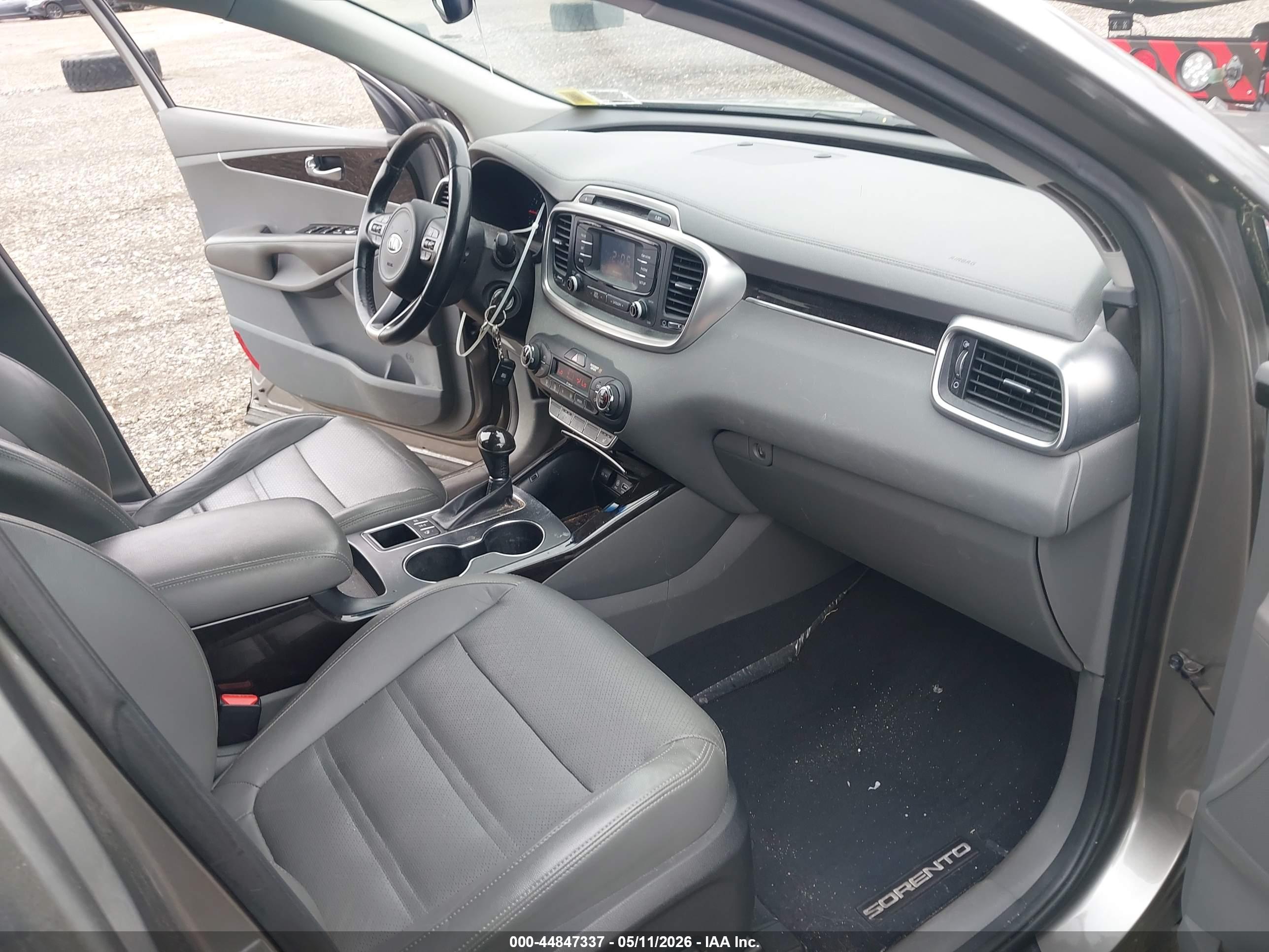 KIA SORENTO image 5