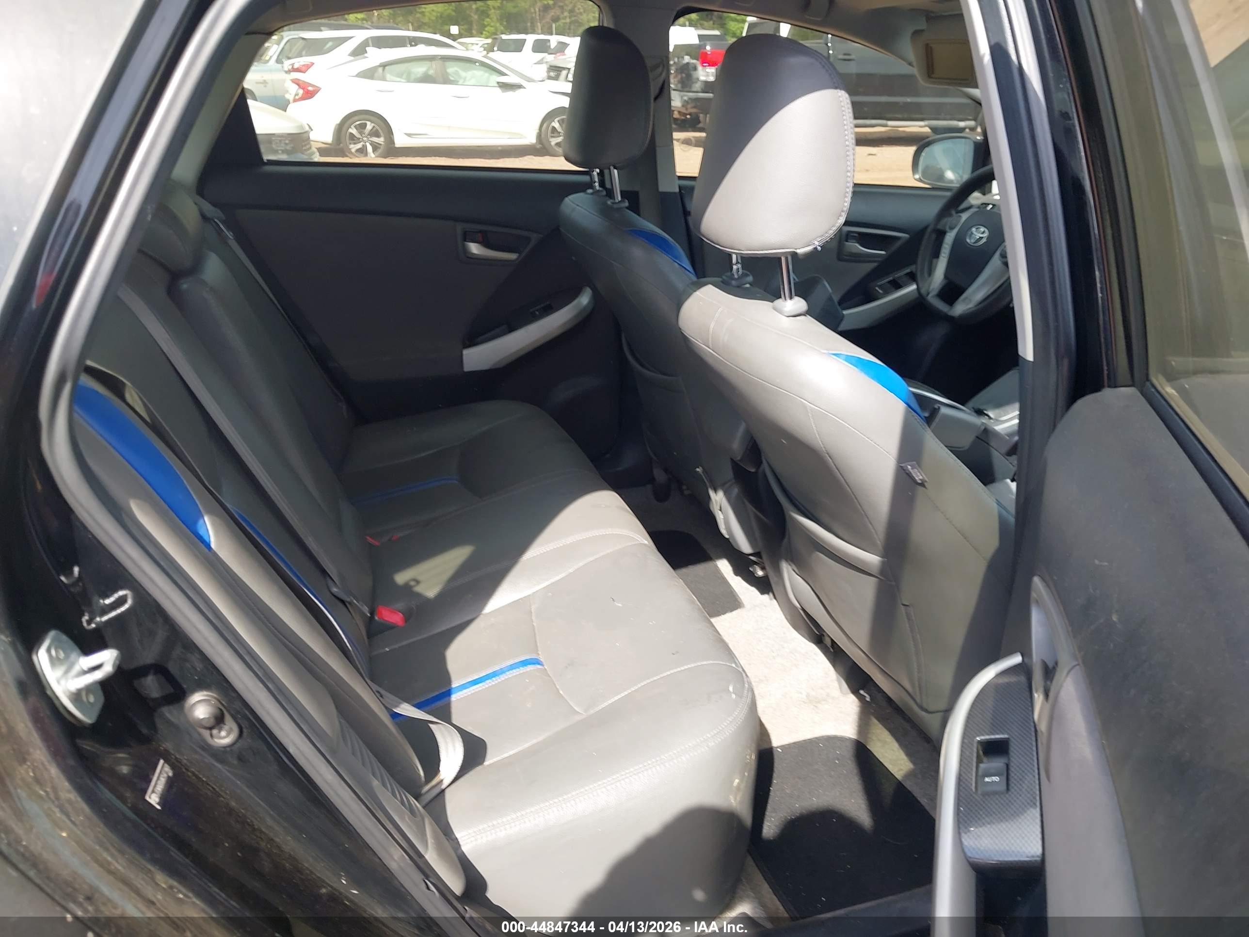 TOYOTA PRIUS image 8