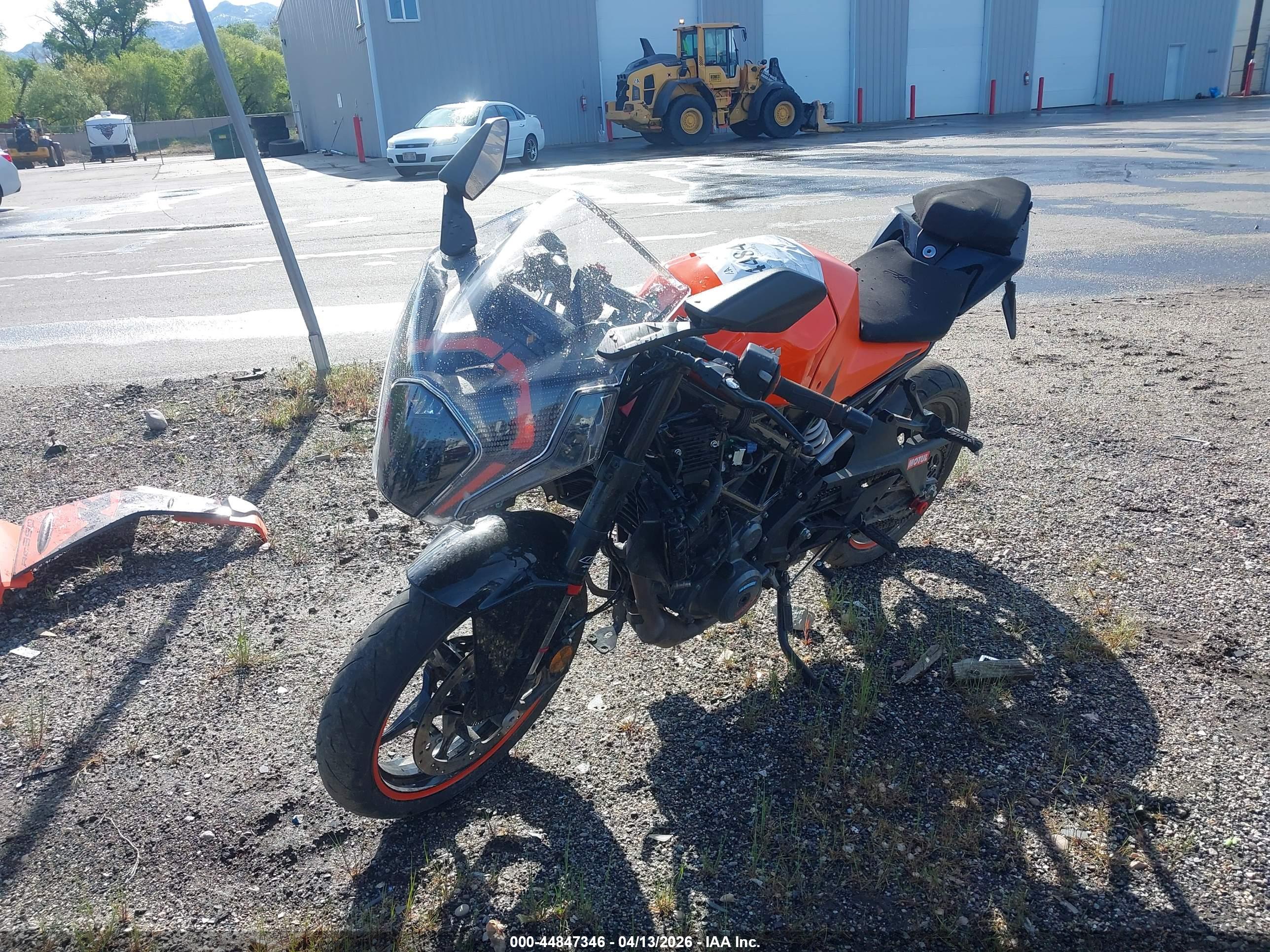 KTM 390 image 2