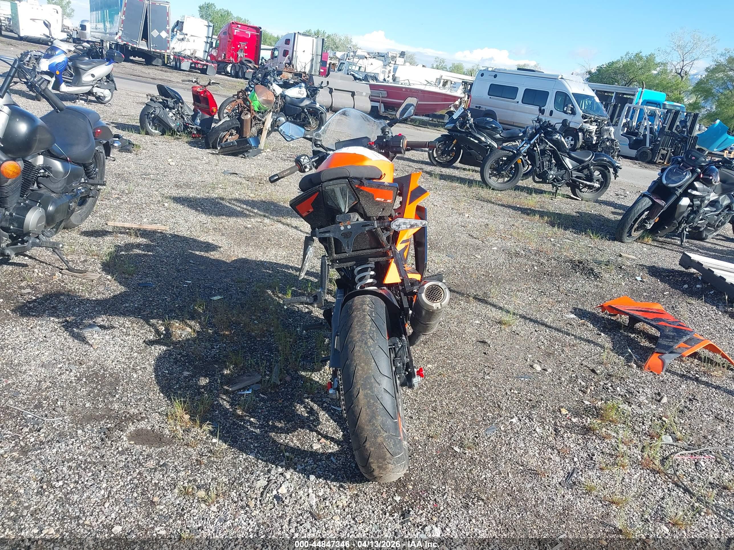 KTM 390 image 6