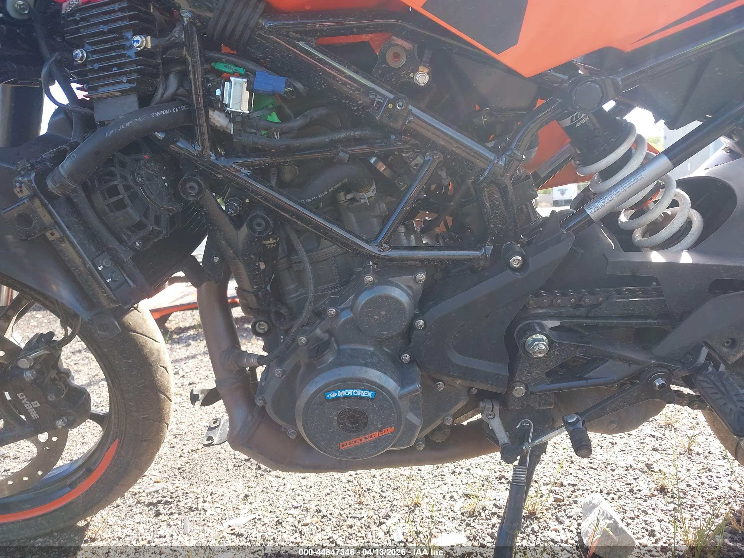 KTM 390 image 9