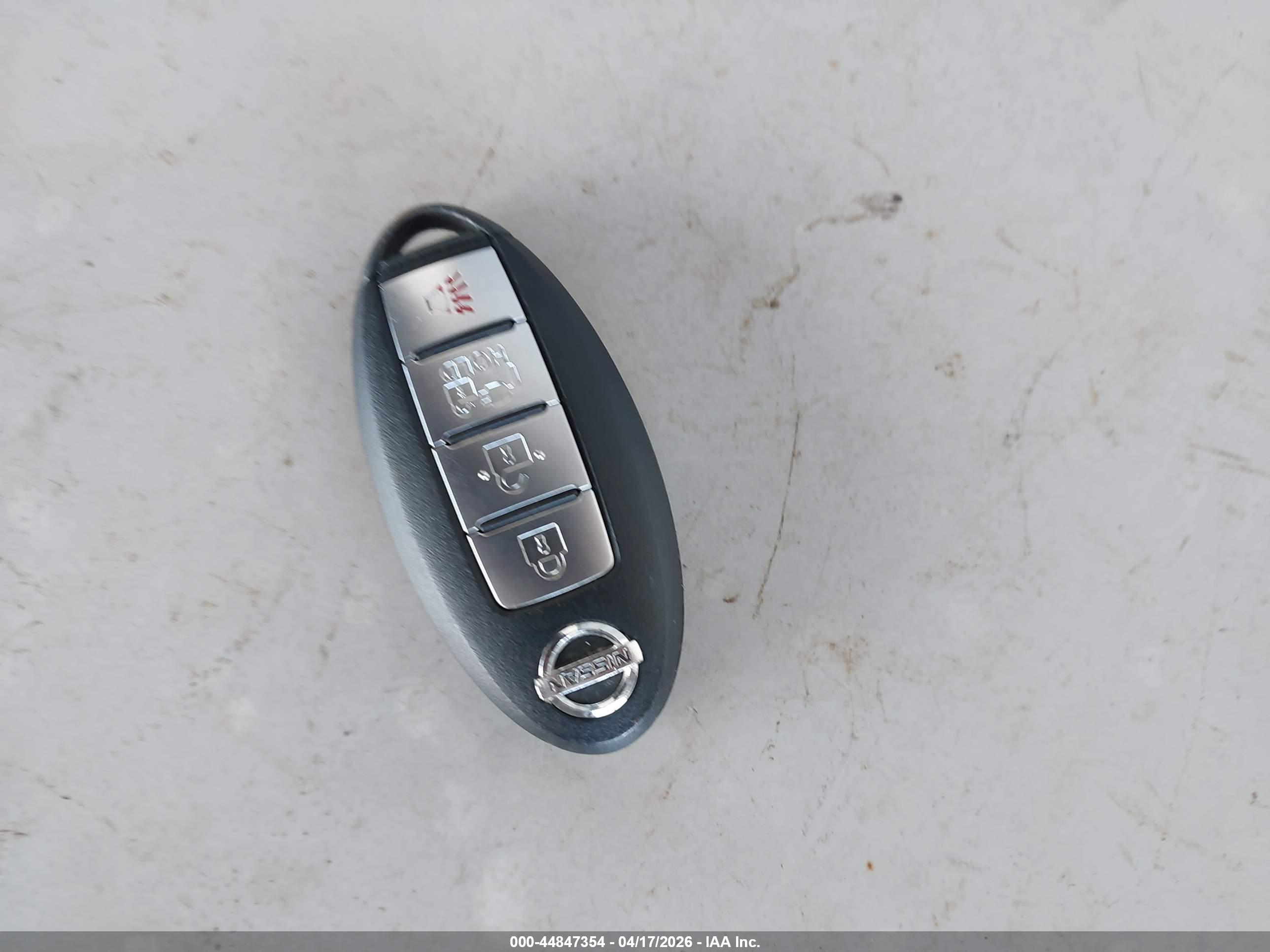 NISSAN LEAF image 11