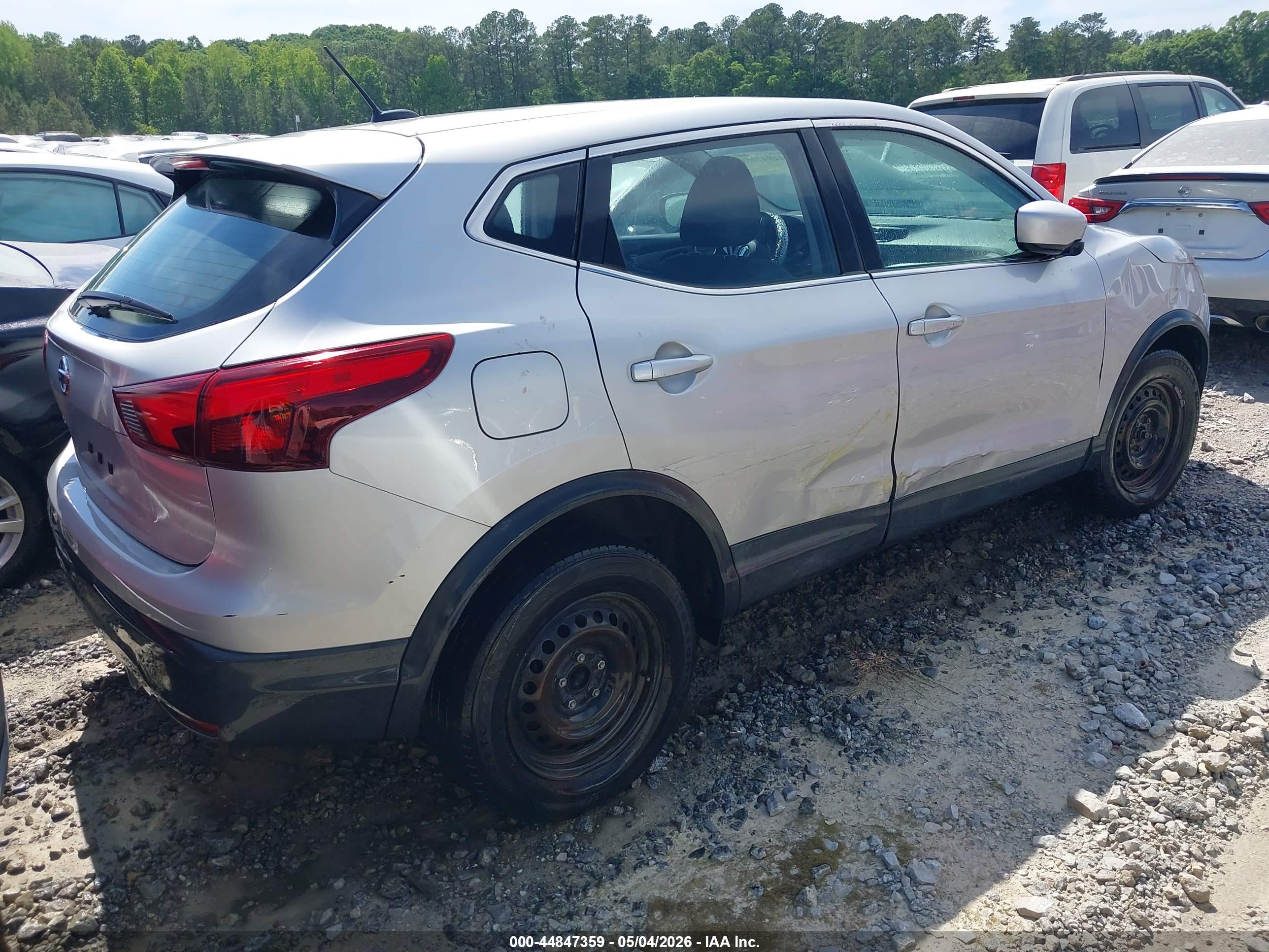 NISSAN ROGUE image 4