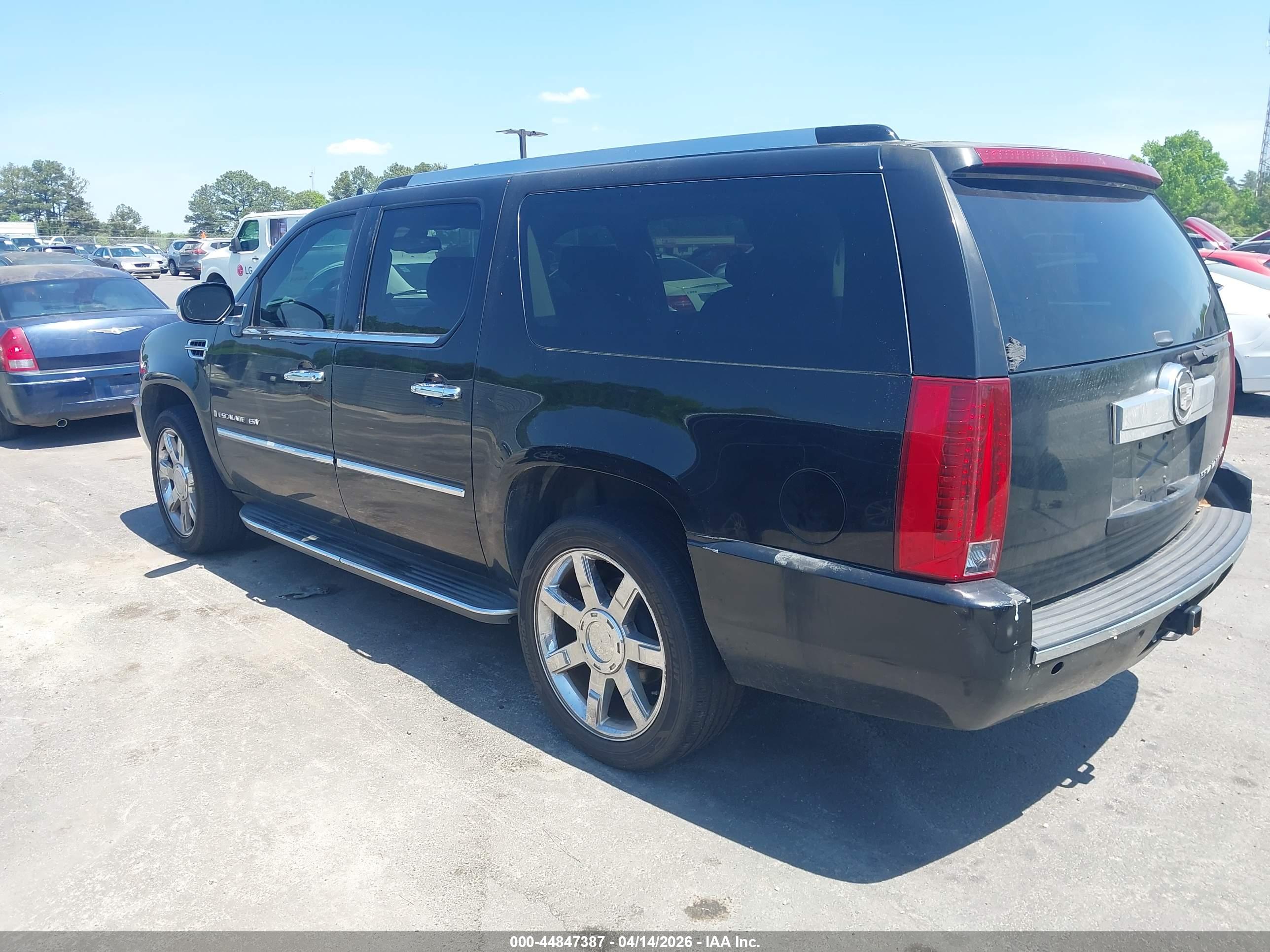 CADILLAC ESCALADE image 3