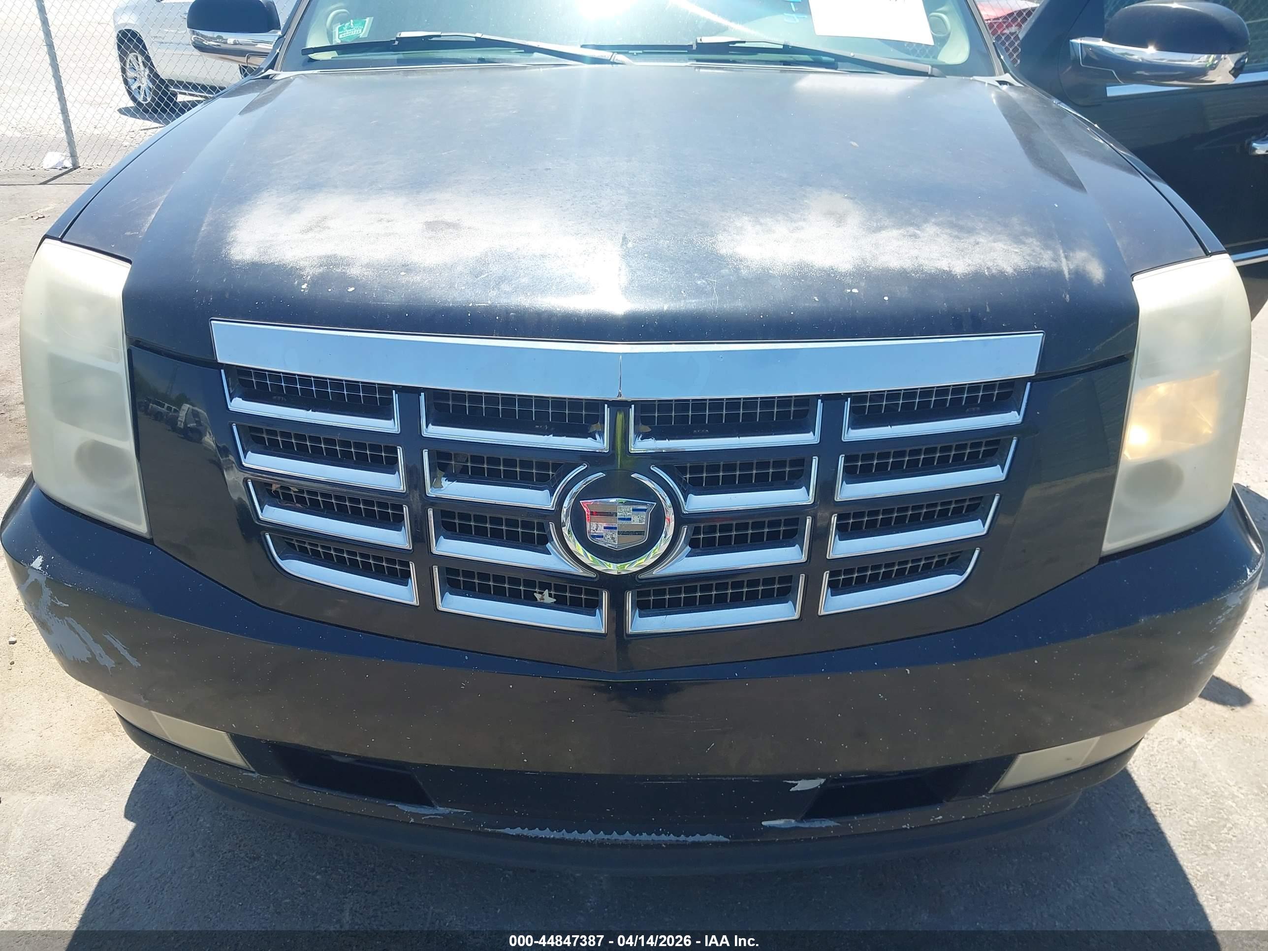 CADILLAC ESCALADE image 6