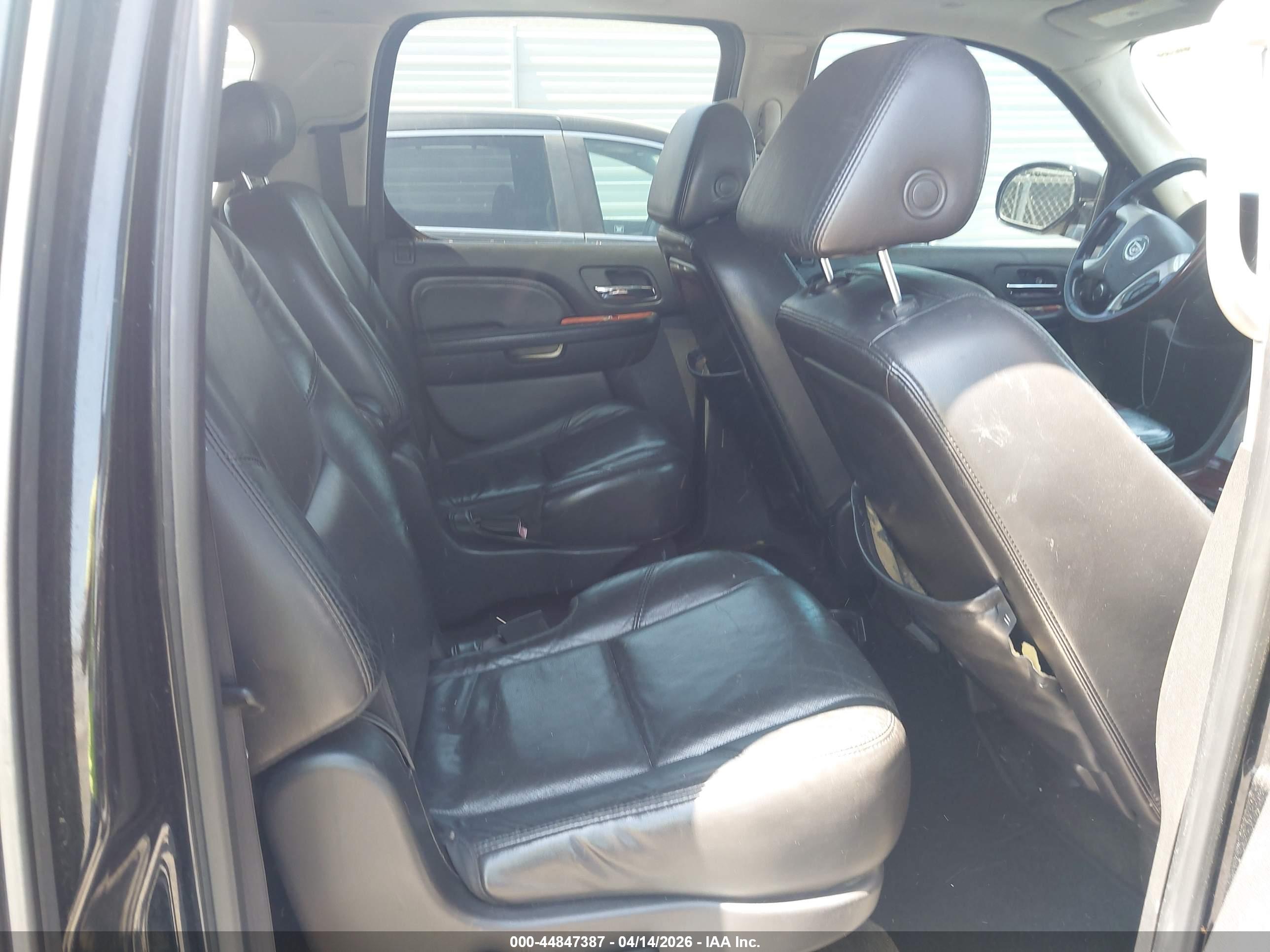CADILLAC ESCALADE image 8