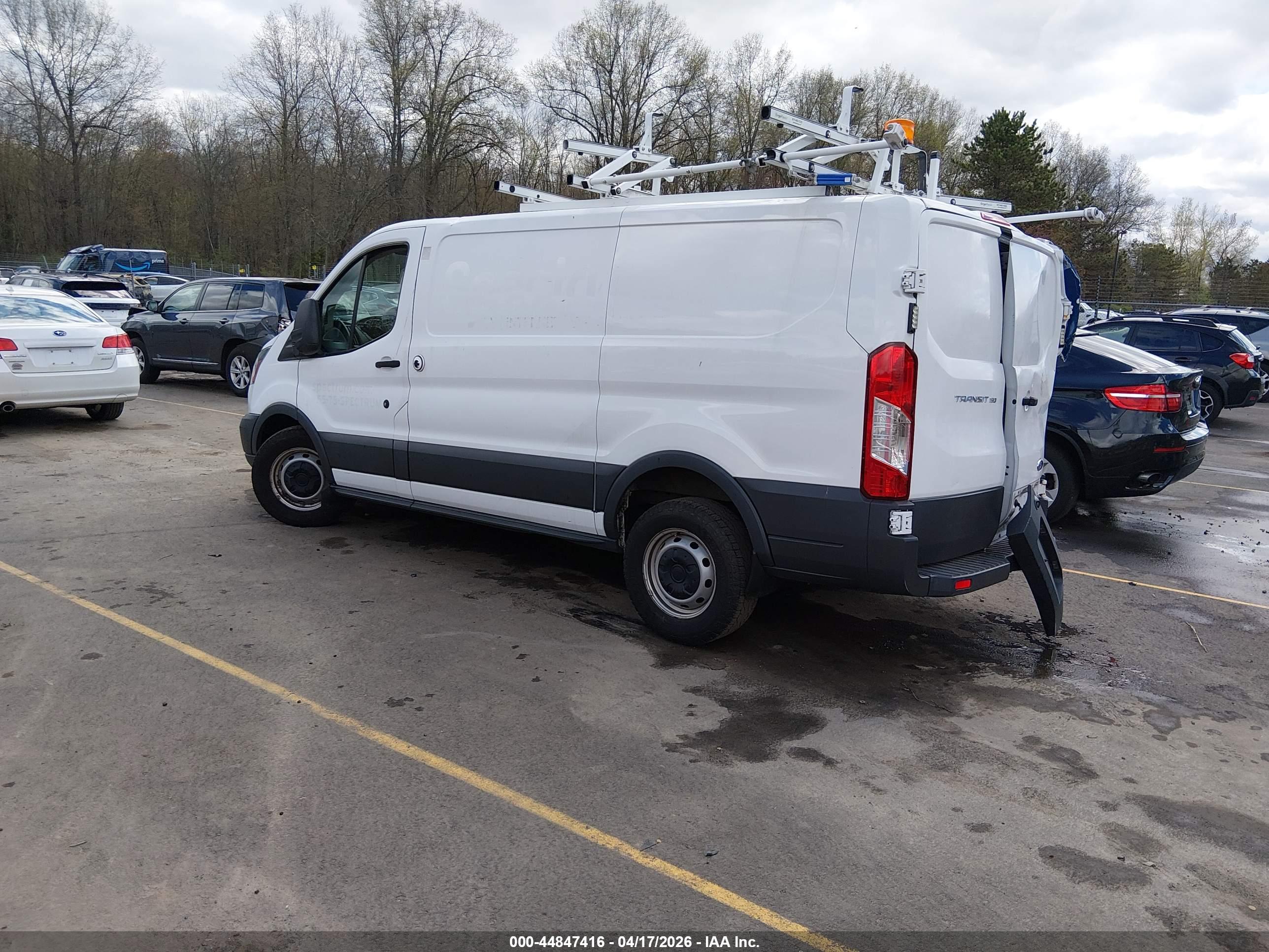 FORD TRANSIT-150 image 3