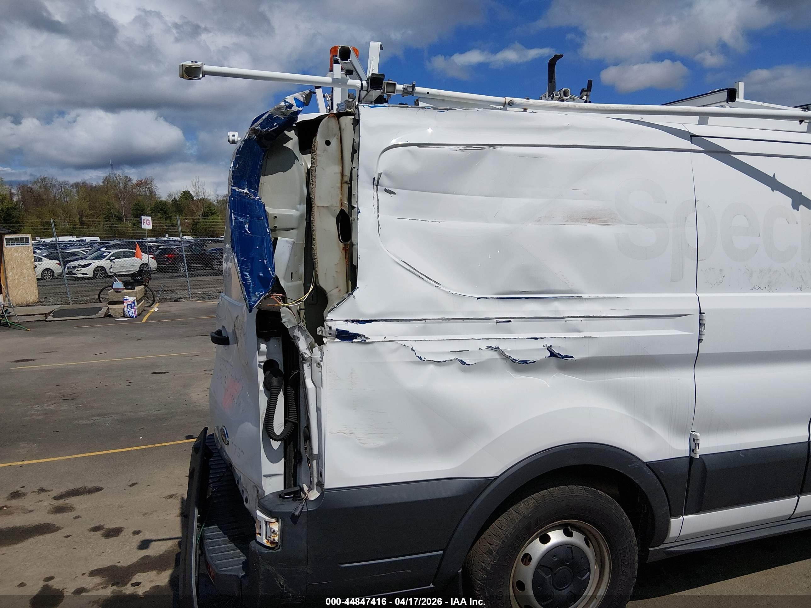 FORD TRANSIT-150 image 6