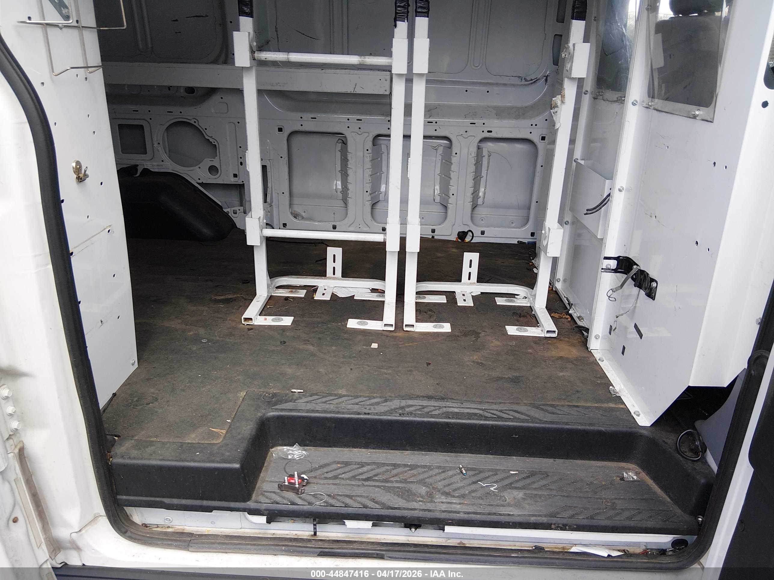 FORD TRANSIT-150 image 8