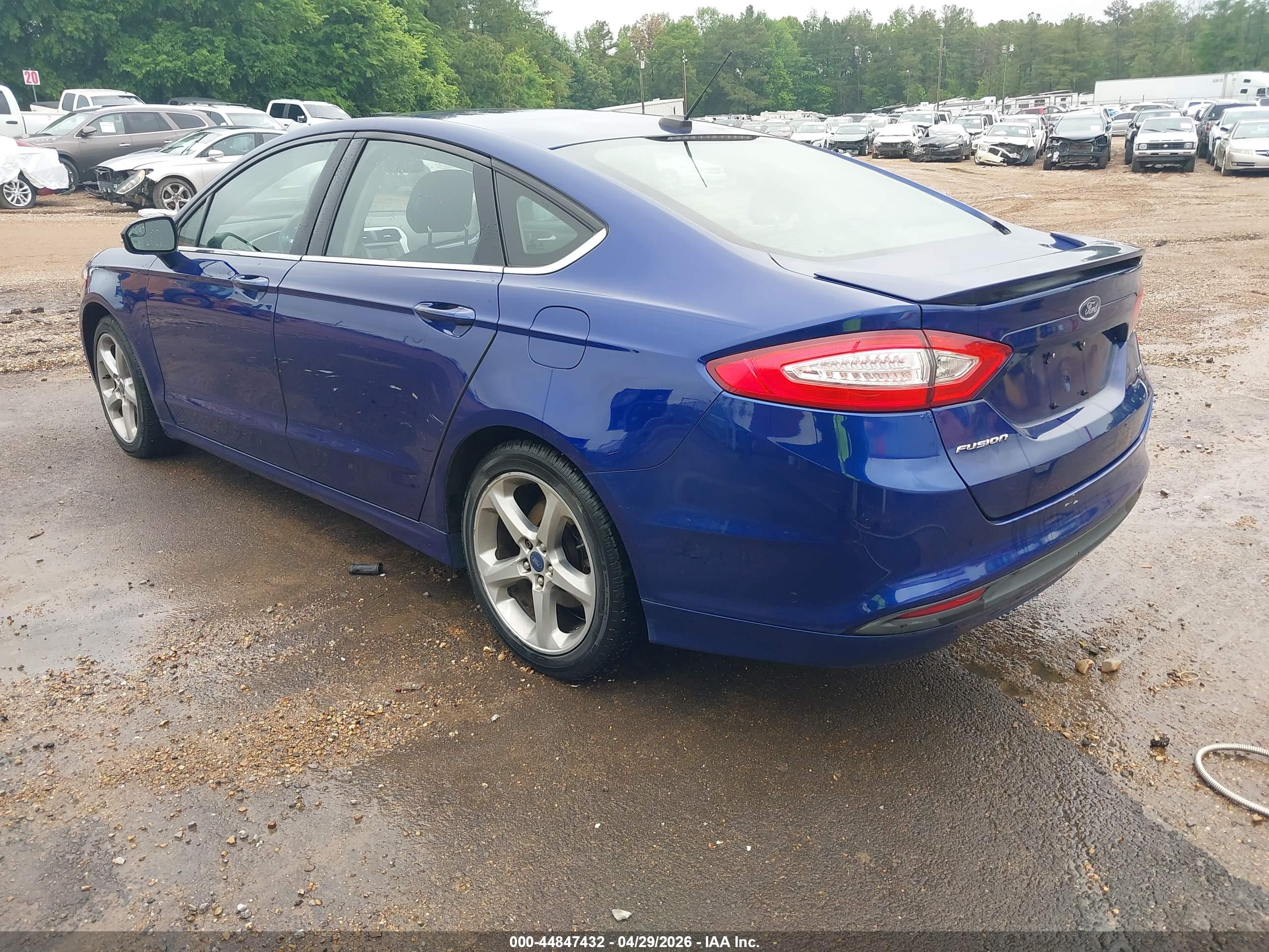 FORD FUSION image 3