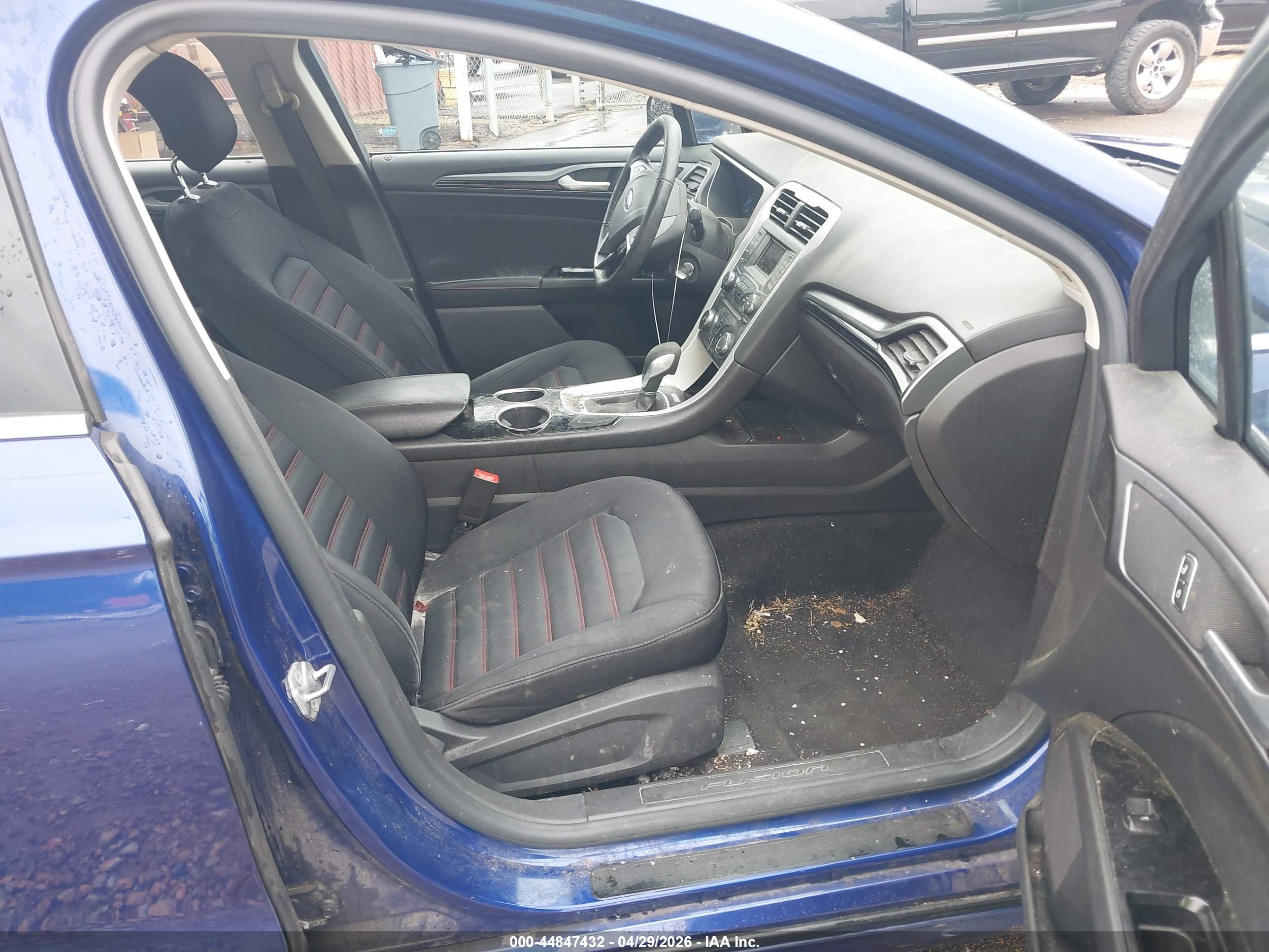 FORD FUSION image 5