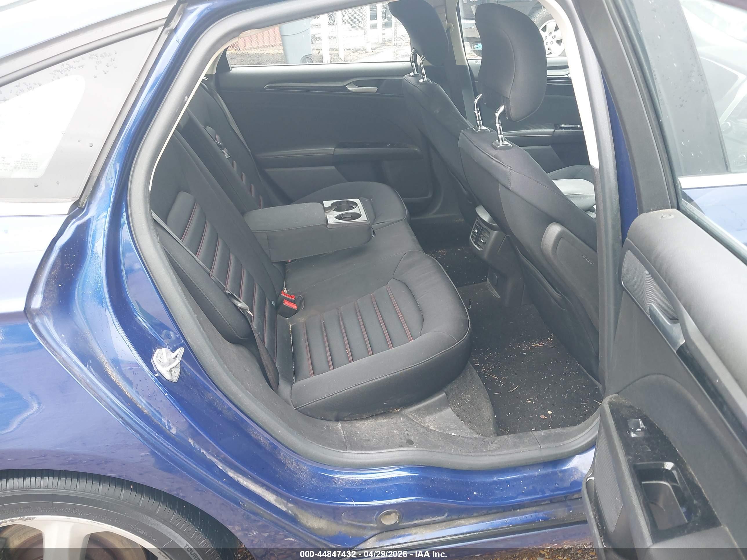FORD FUSION image 8