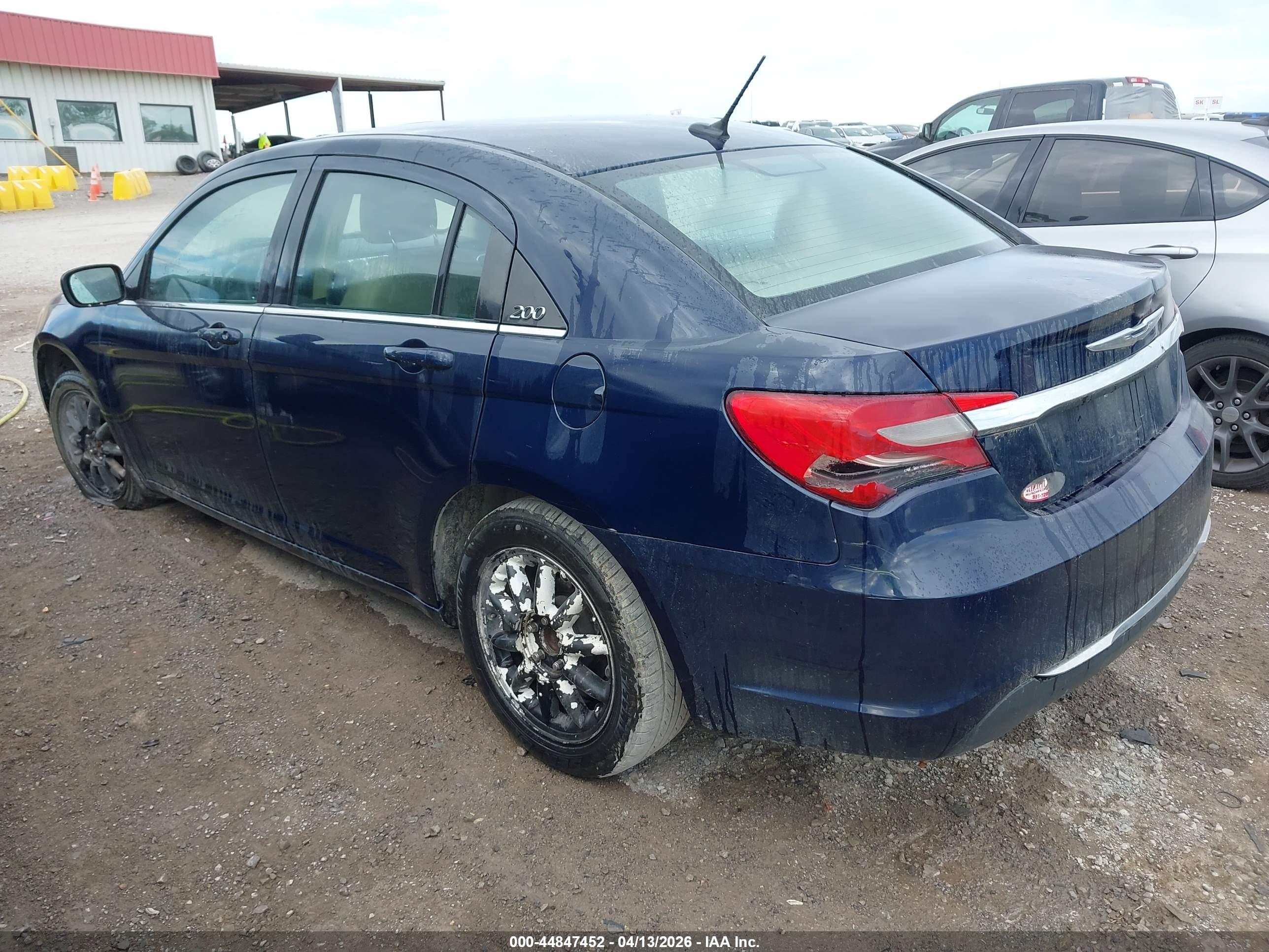 CHRYSLER 200 image 3