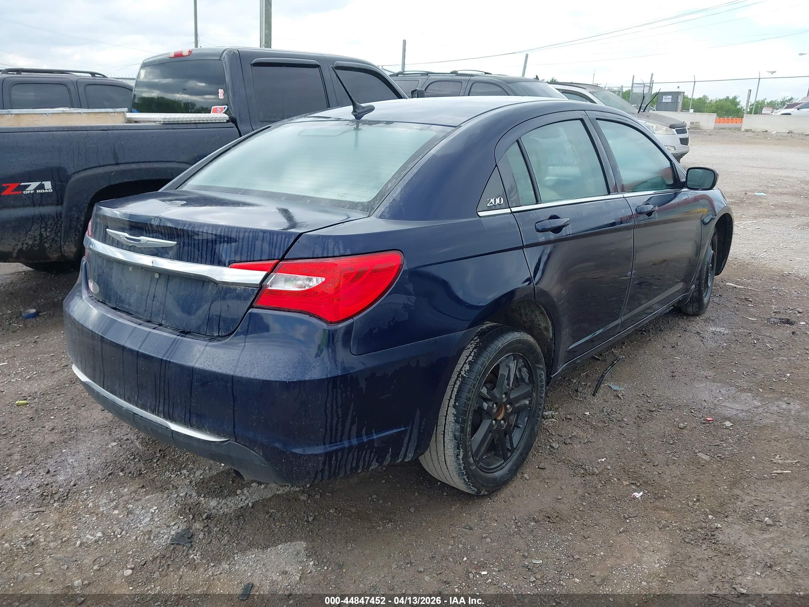 CHRYSLER 200 image 4