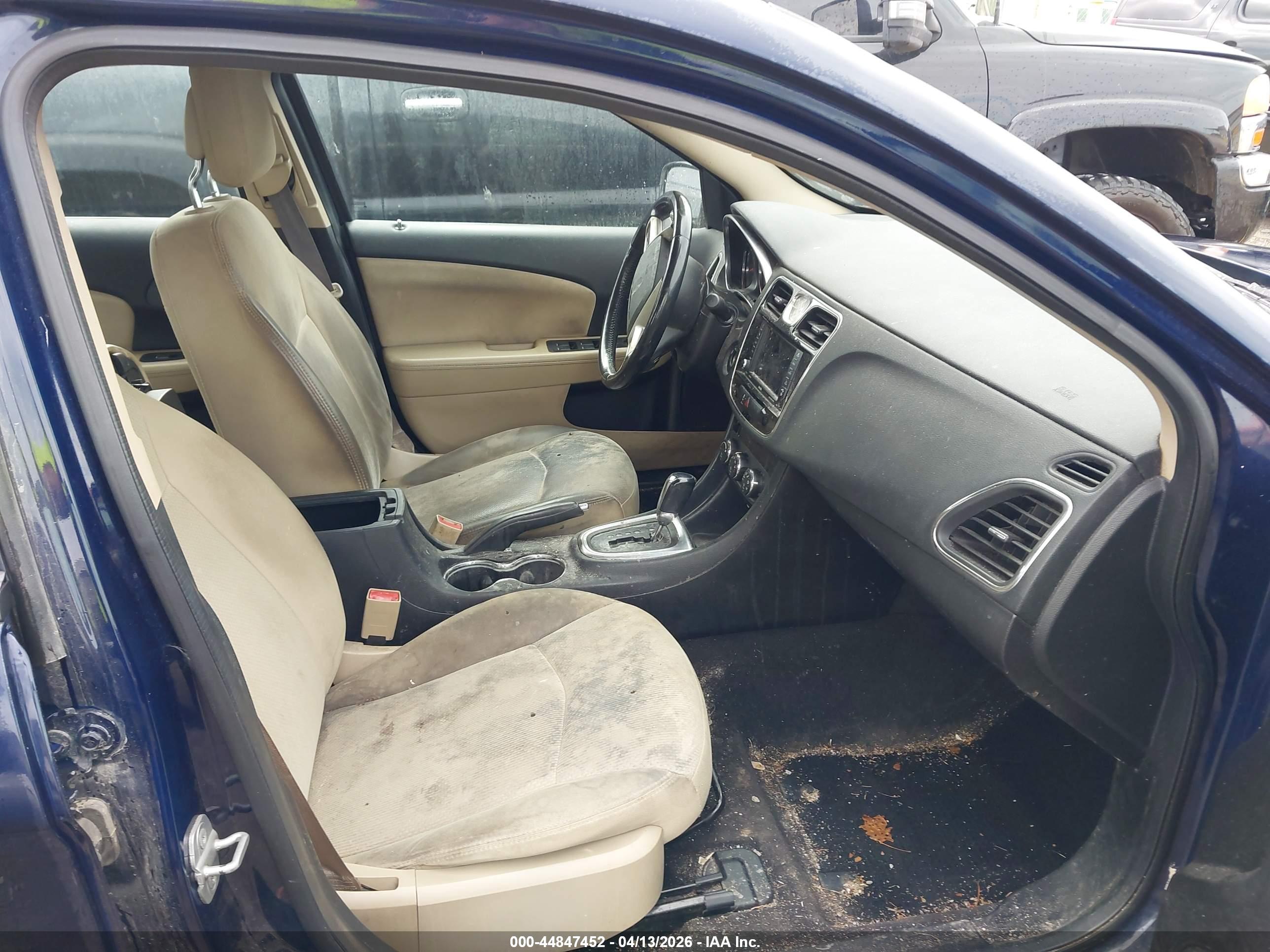 CHRYSLER 200 image 5
