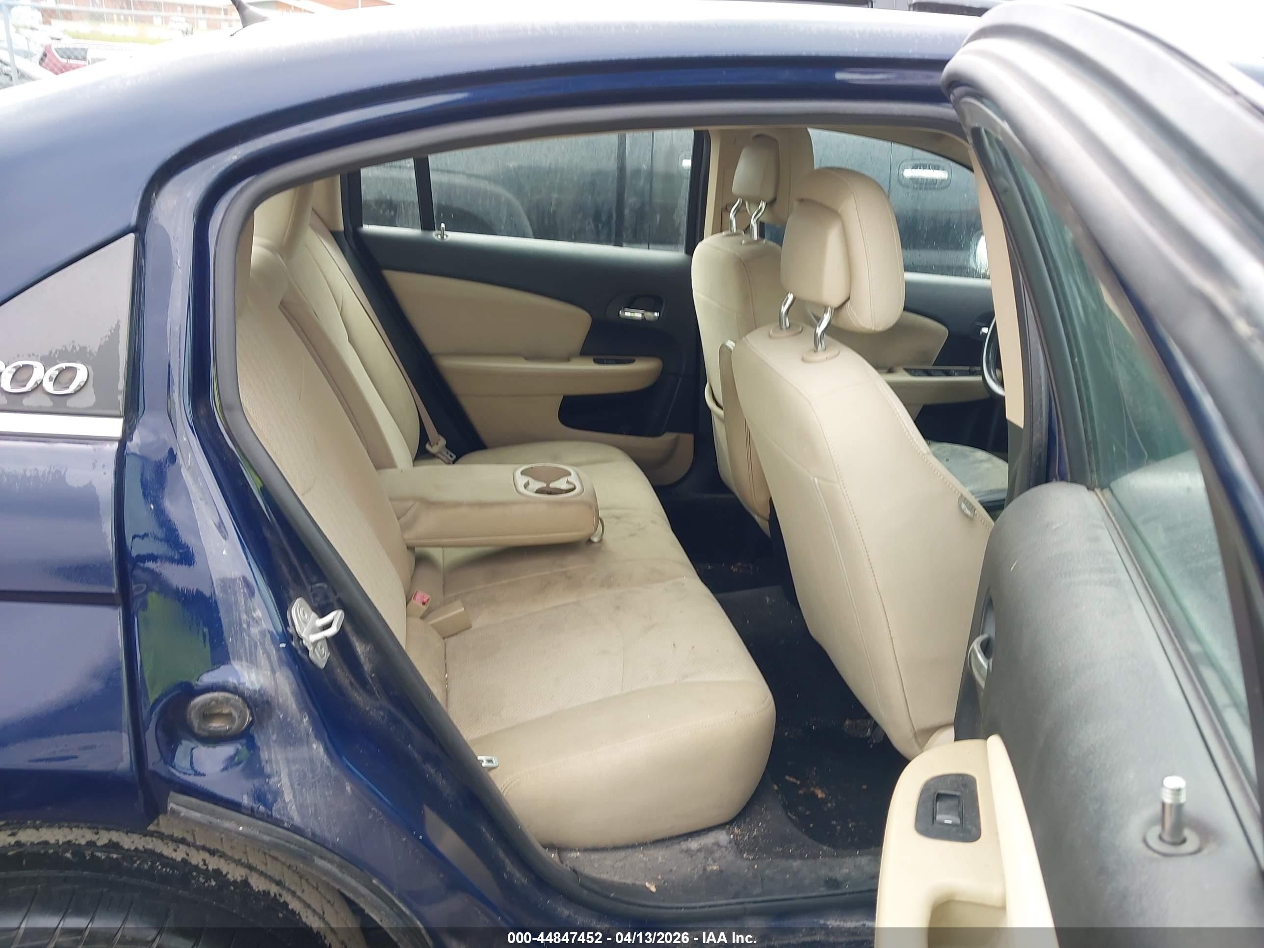 CHRYSLER 200 image 8