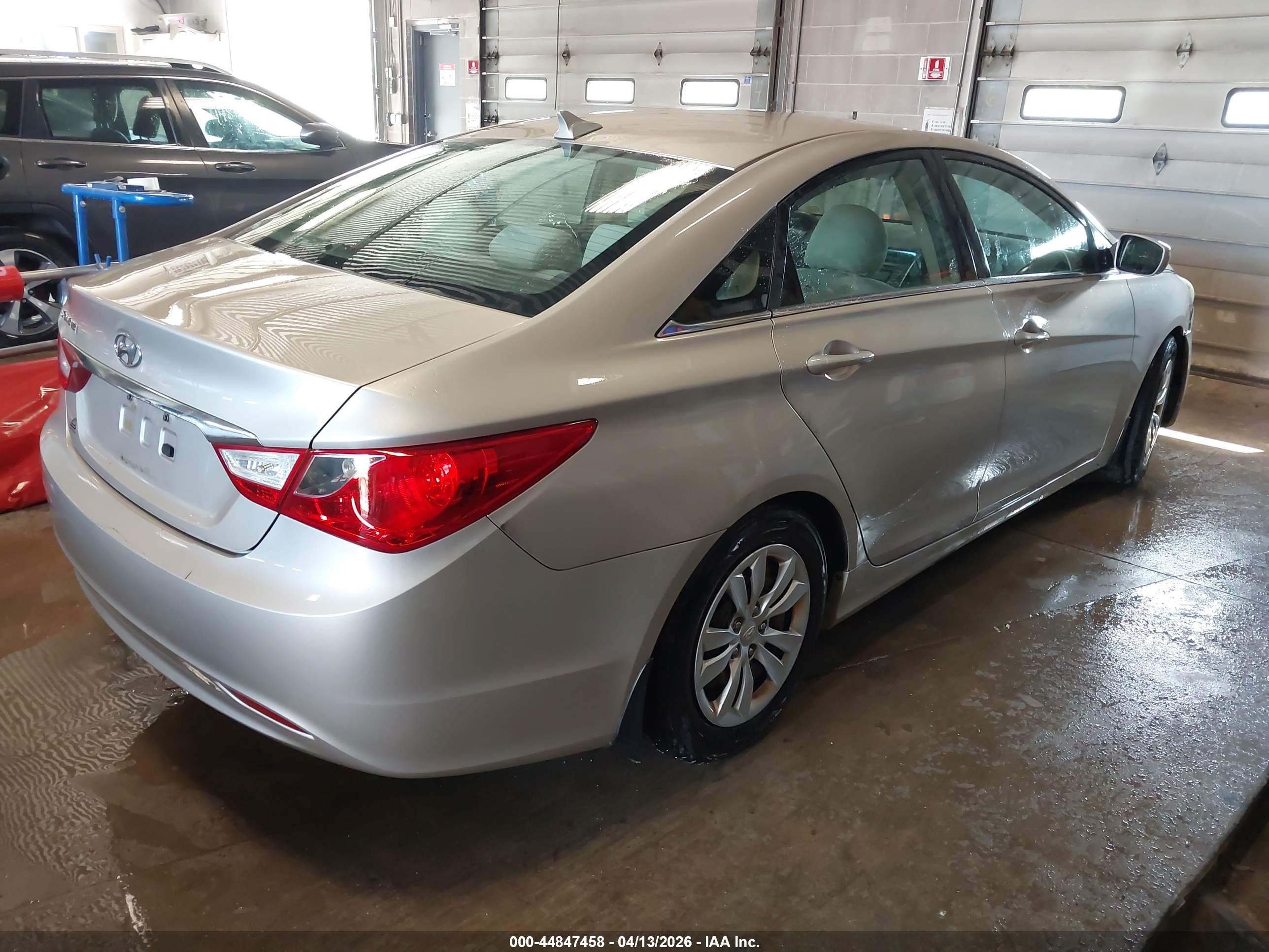 HYUNDAI SONATA image 4