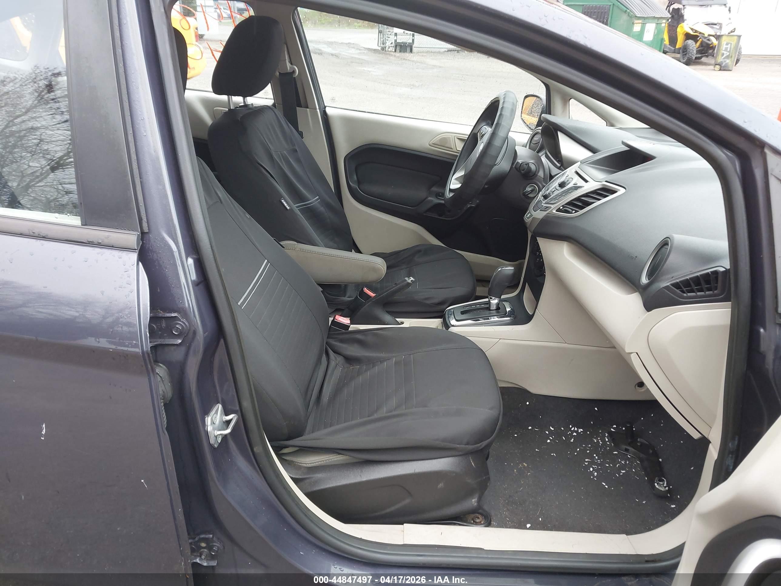 FORD FIESTA image 5