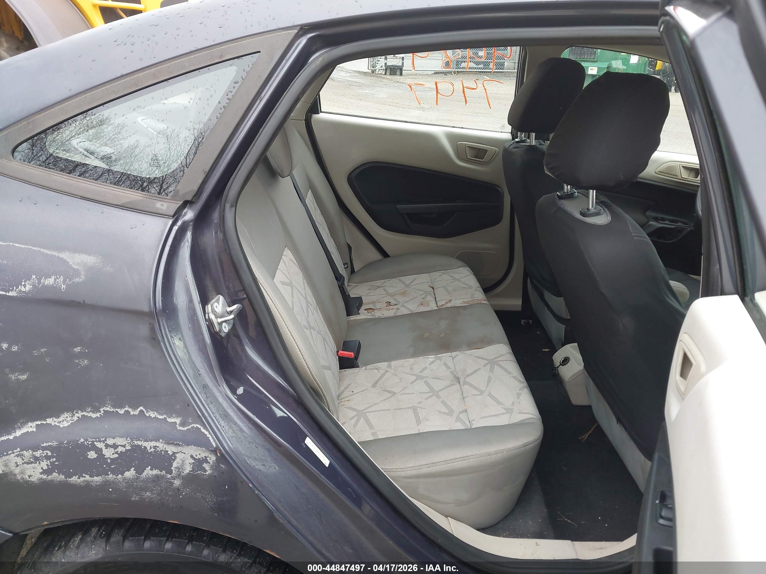 FORD FIESTA image 8