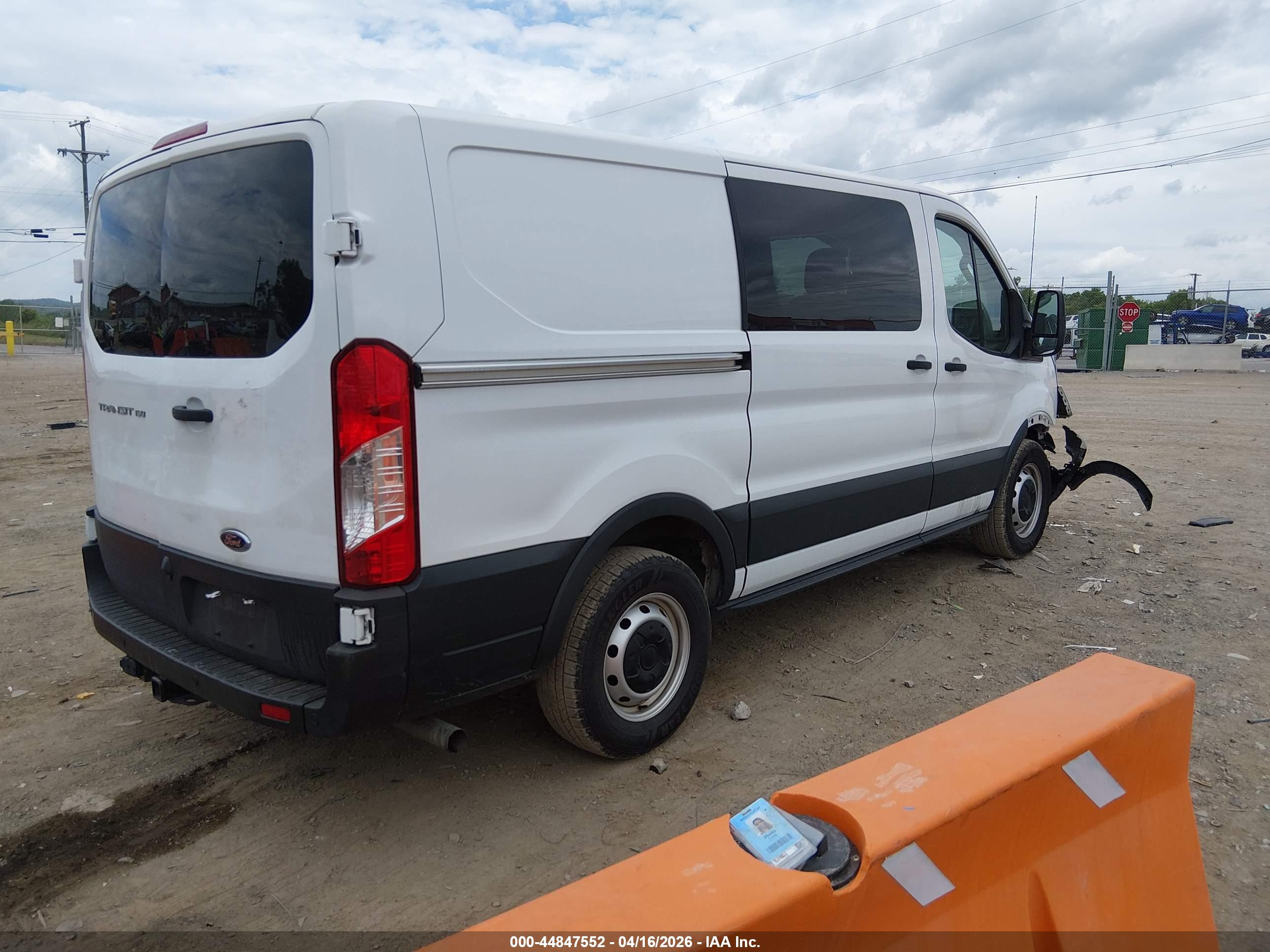 FORD TRANSIT-150 image 4