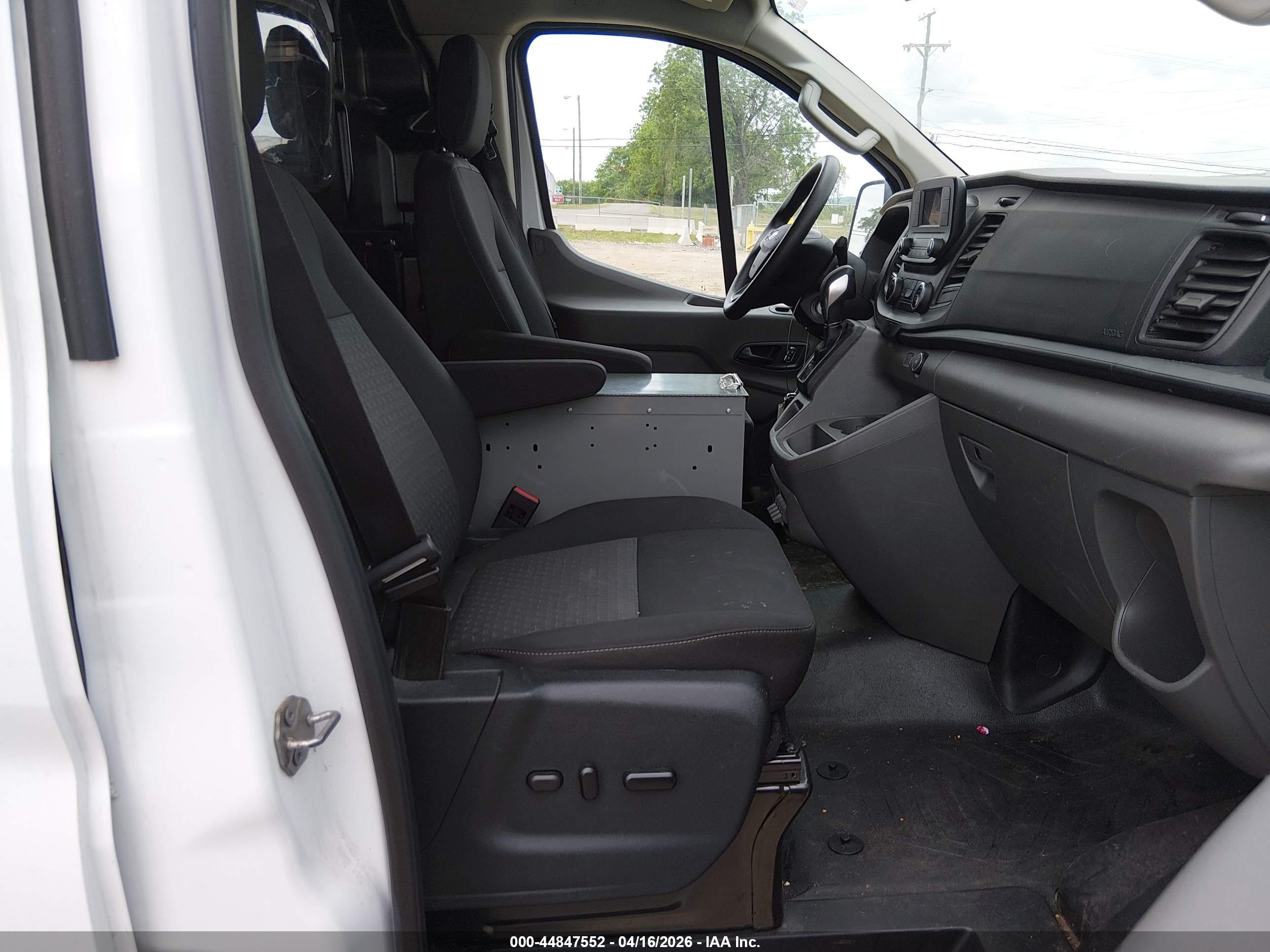 FORD TRANSIT-150 image 5