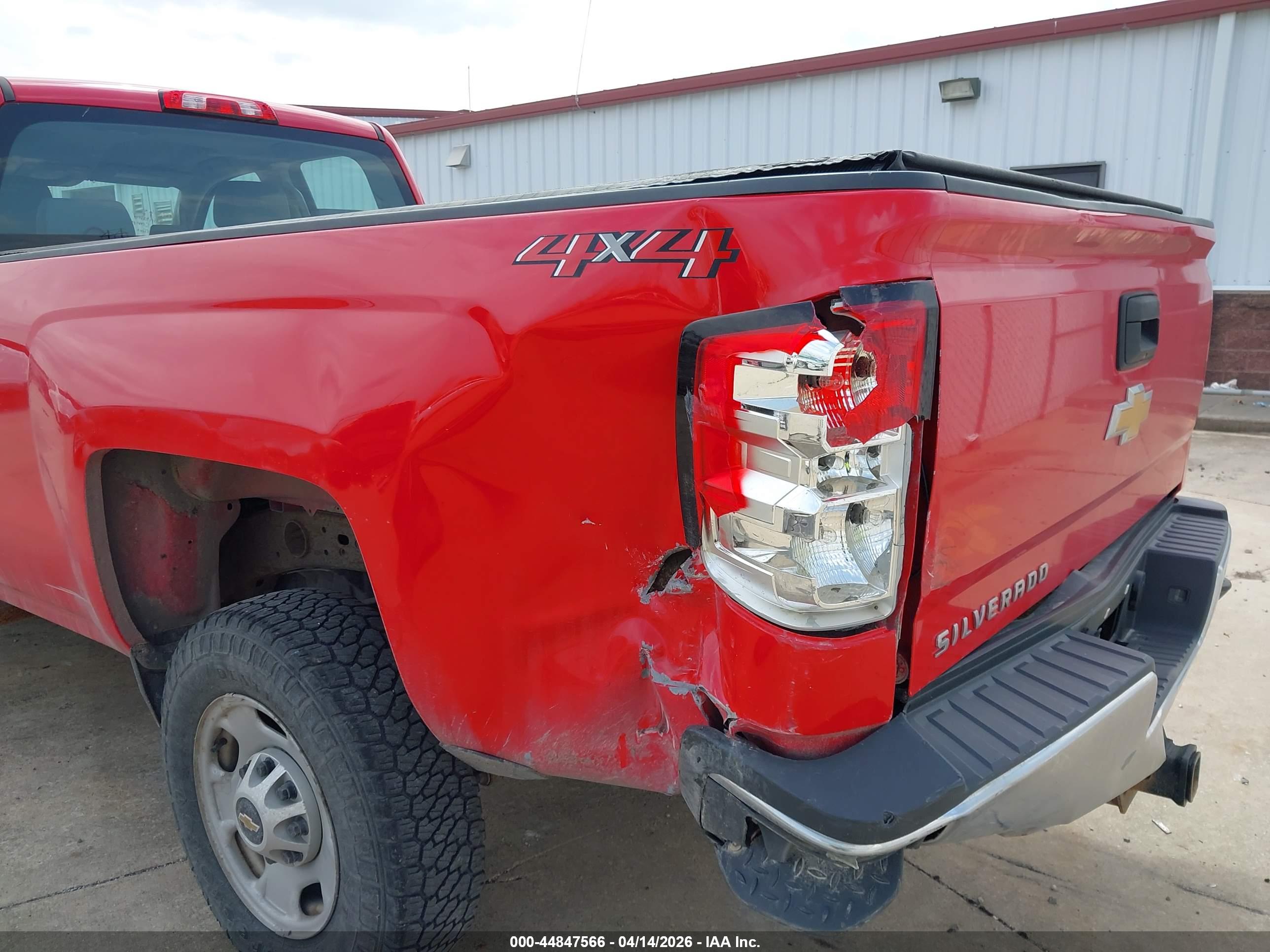 CHEVROLET SILVERADO image 6