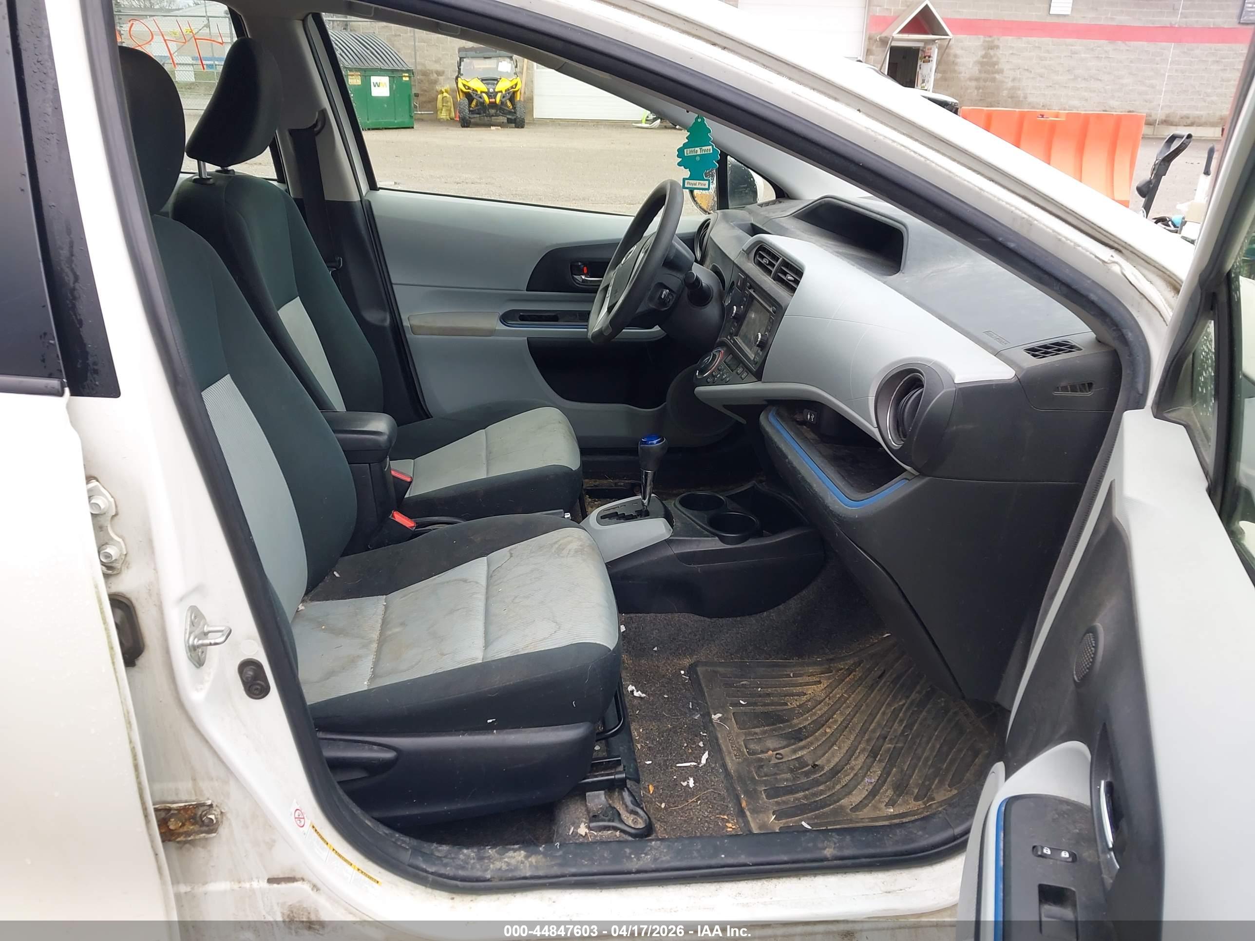 TOYOTA PRIUS image 5
