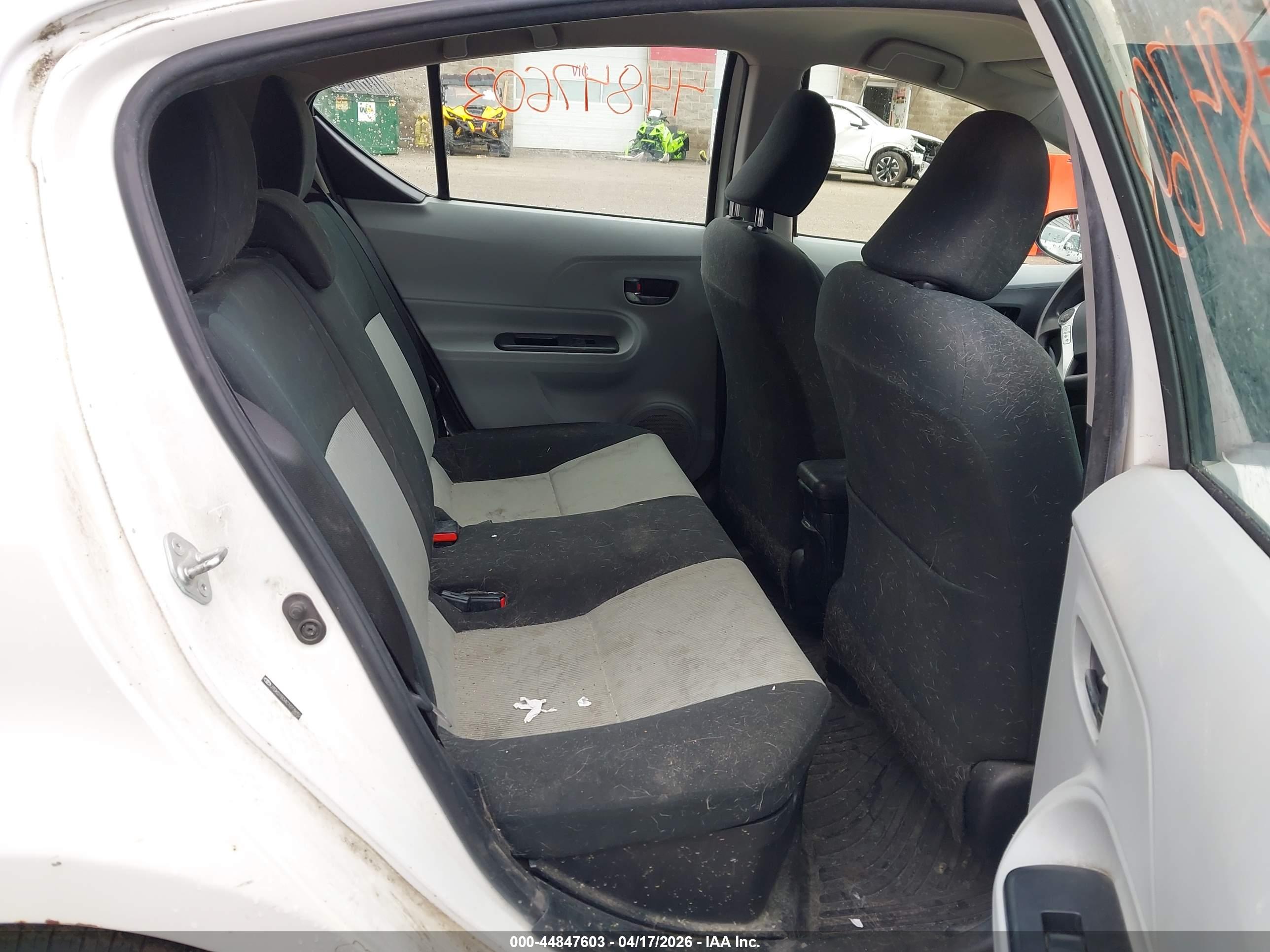TOYOTA PRIUS image 8